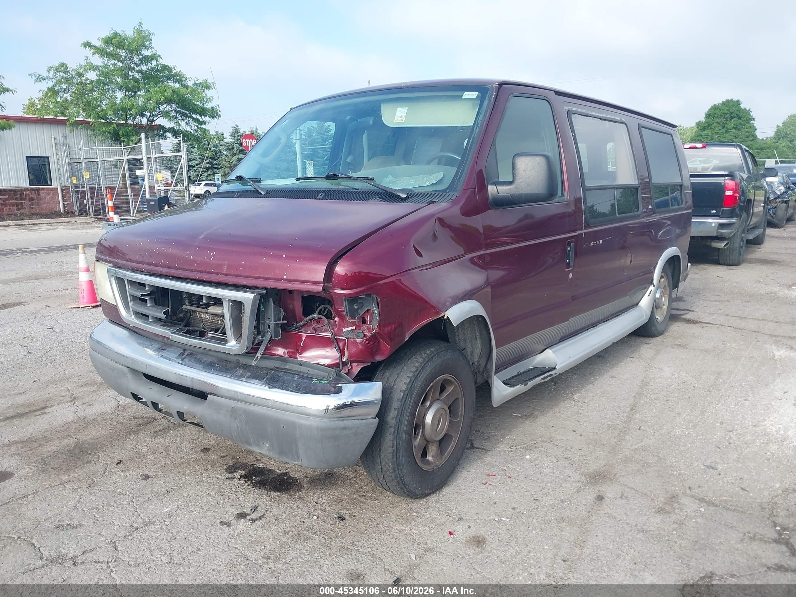 2004 Ford E-150 Recreational Red vin: 1FDRE14W14HA92025