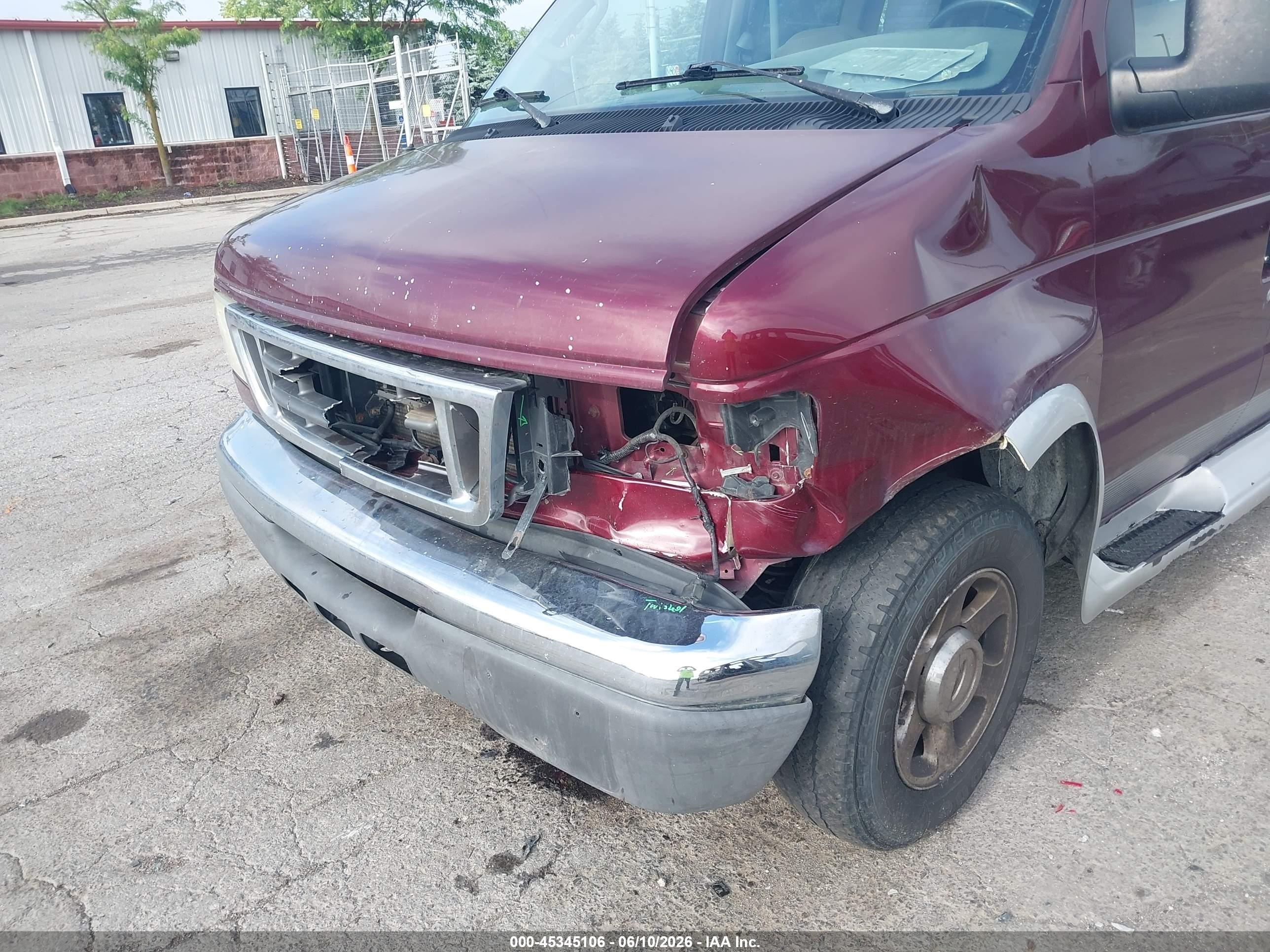 2004 Ford E-150 Recreational Red vin: 1FDRE14W14HA92025
