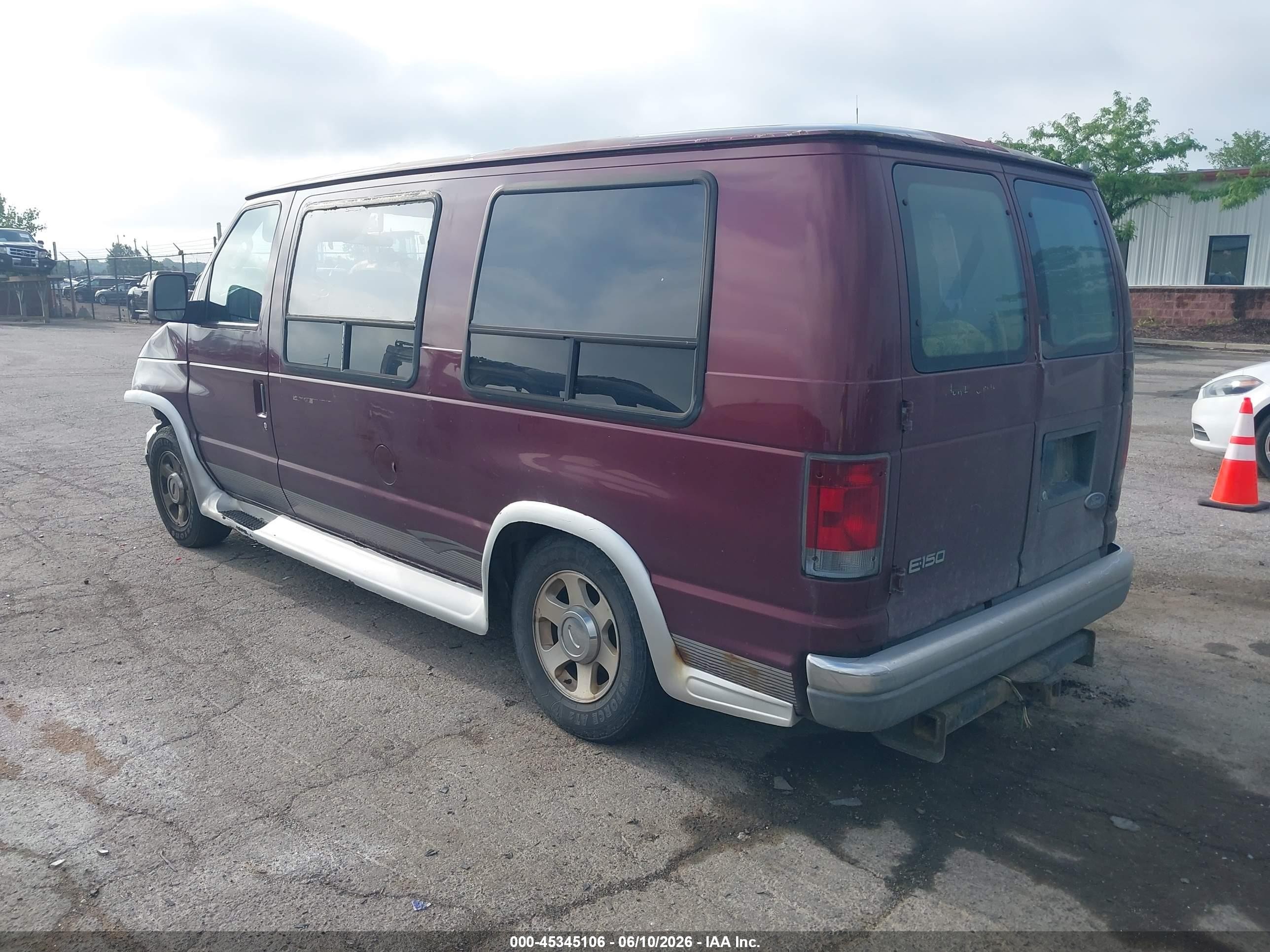 2004 Ford E-150 Recreational Red vin: 1FDRE14W14HA92025