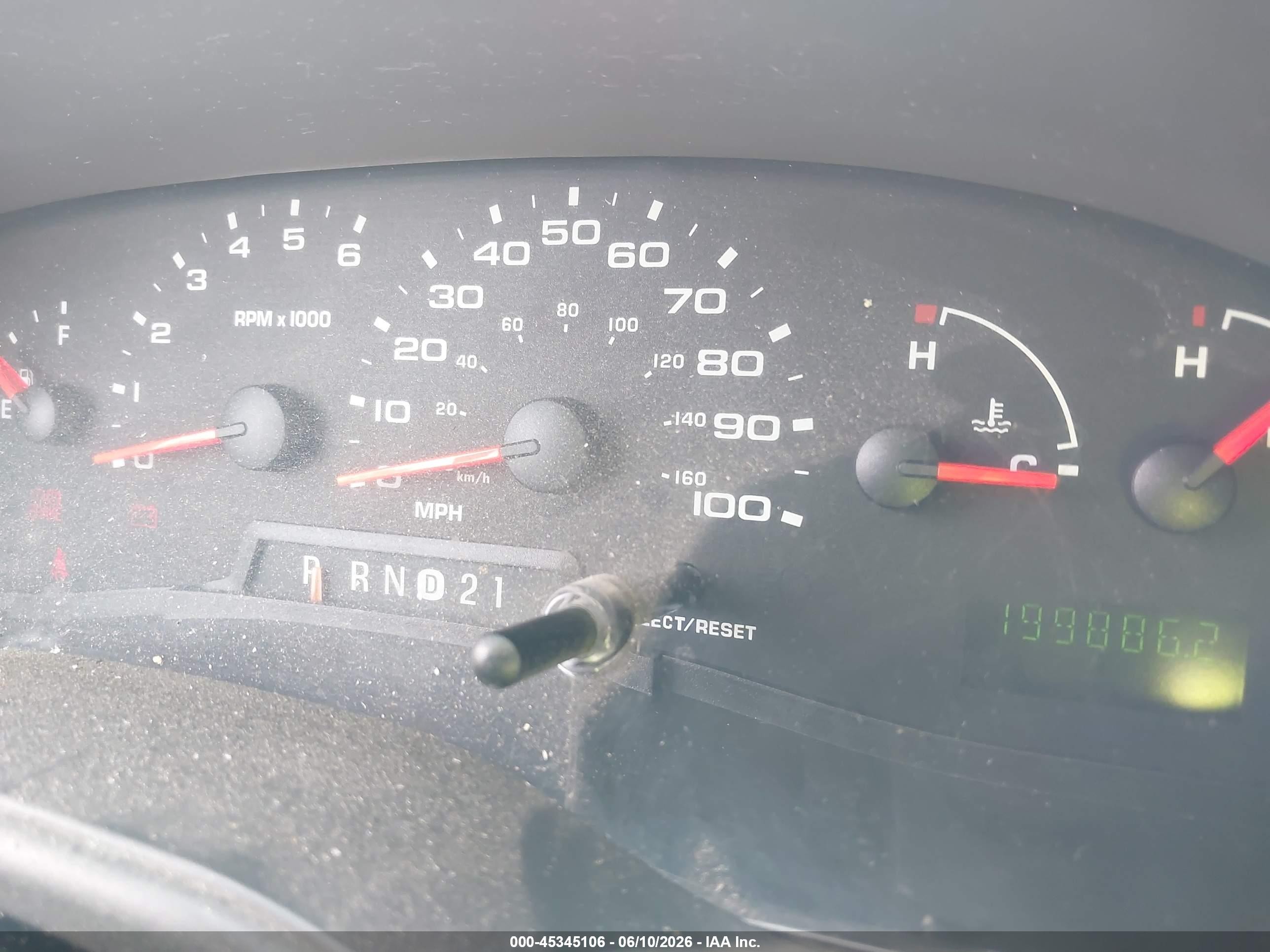 2004 Ford E-150 Recreational Red vin: 1FDRE14W14HA92025