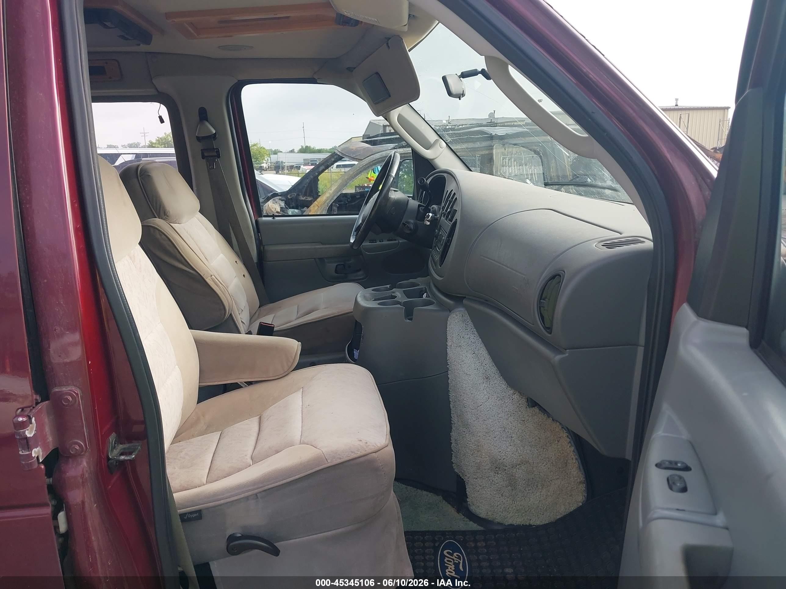 2004 Ford E-150 Recreational Red vin: 1FDRE14W14HA92025