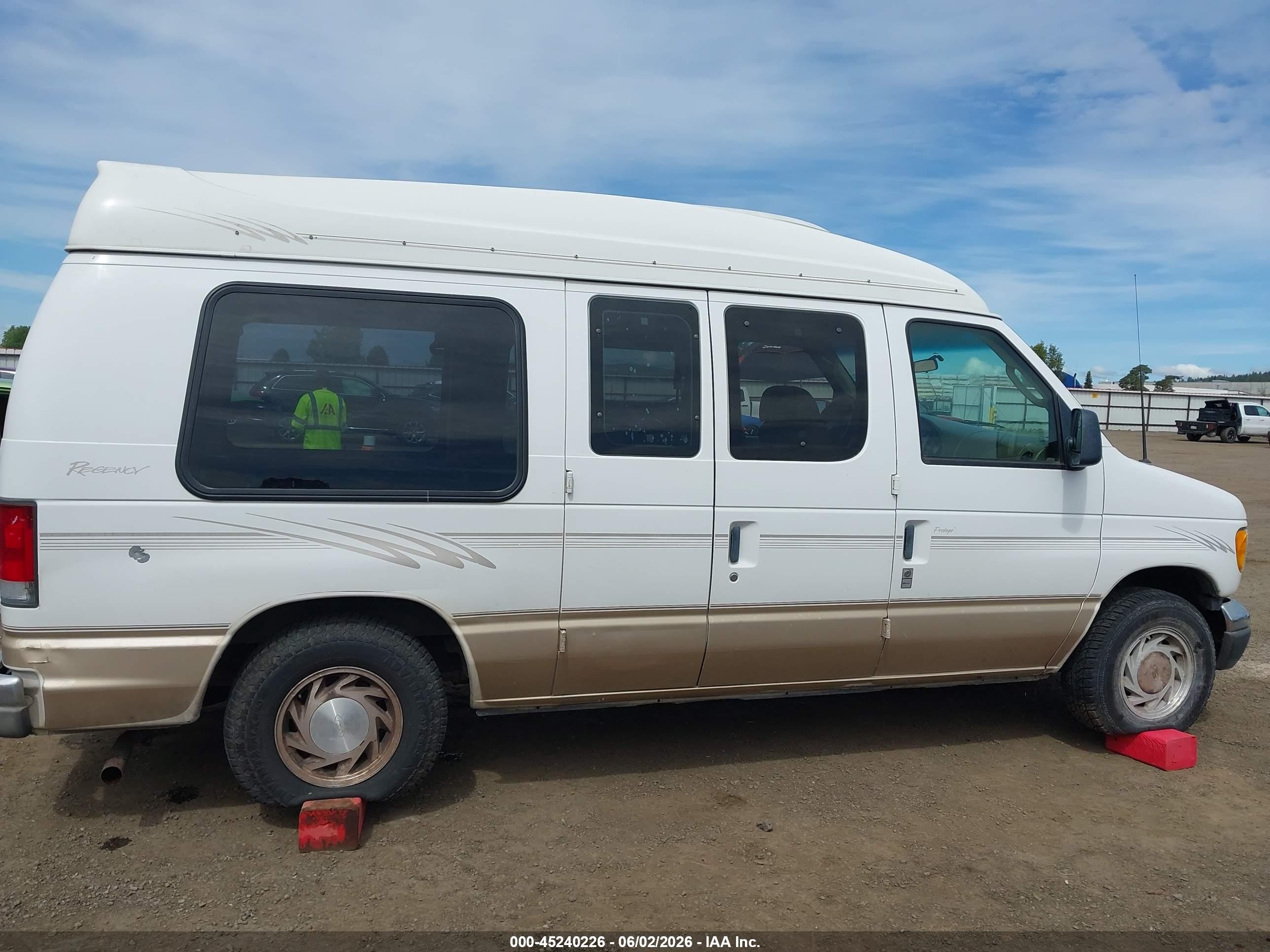2003 Ford E-150 Recreational Белый vin: 1FDRE14W23HA31393