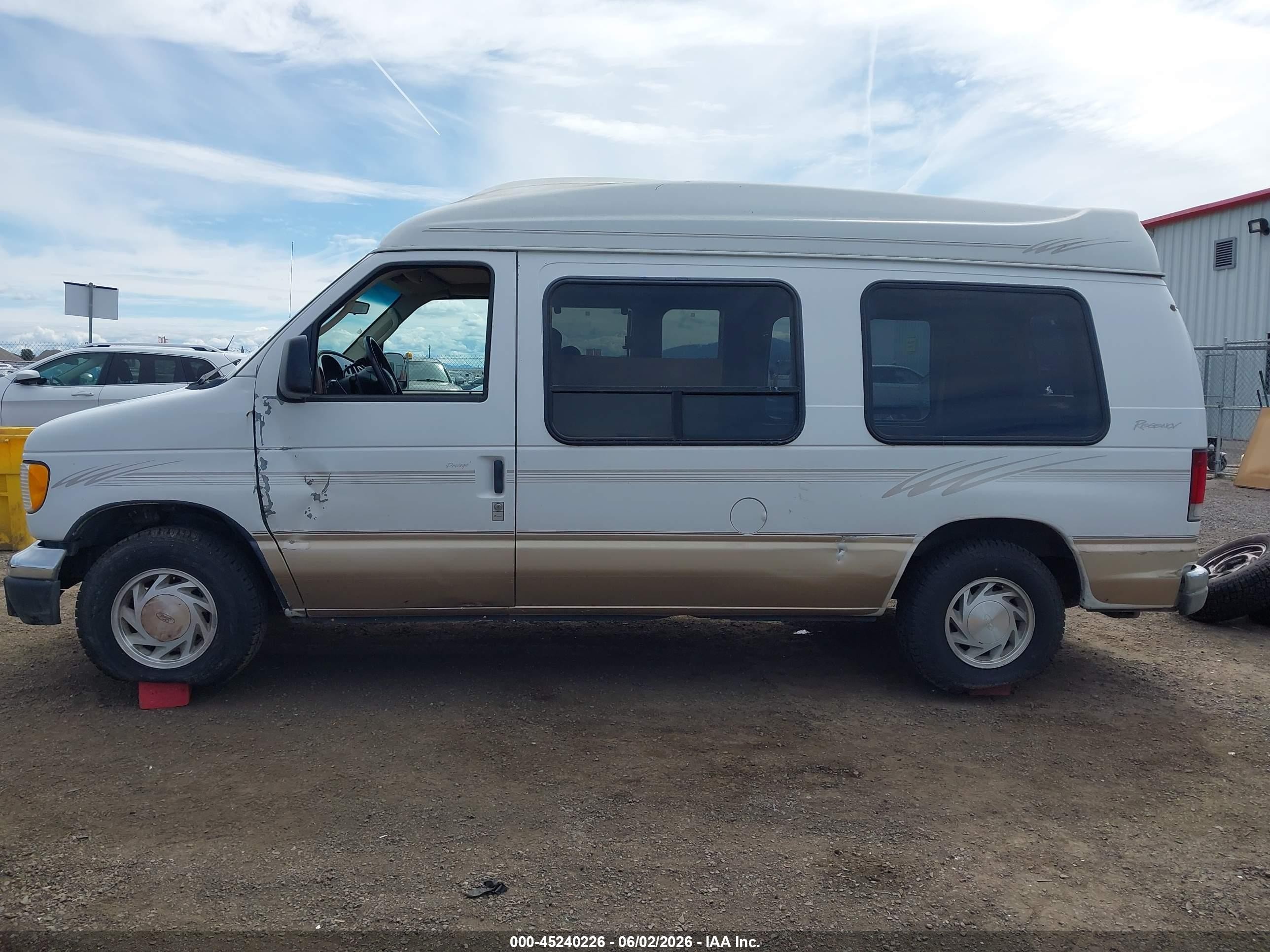 2003 Ford E-150 Recreational Белый vin: 1FDRE14W23HA31393