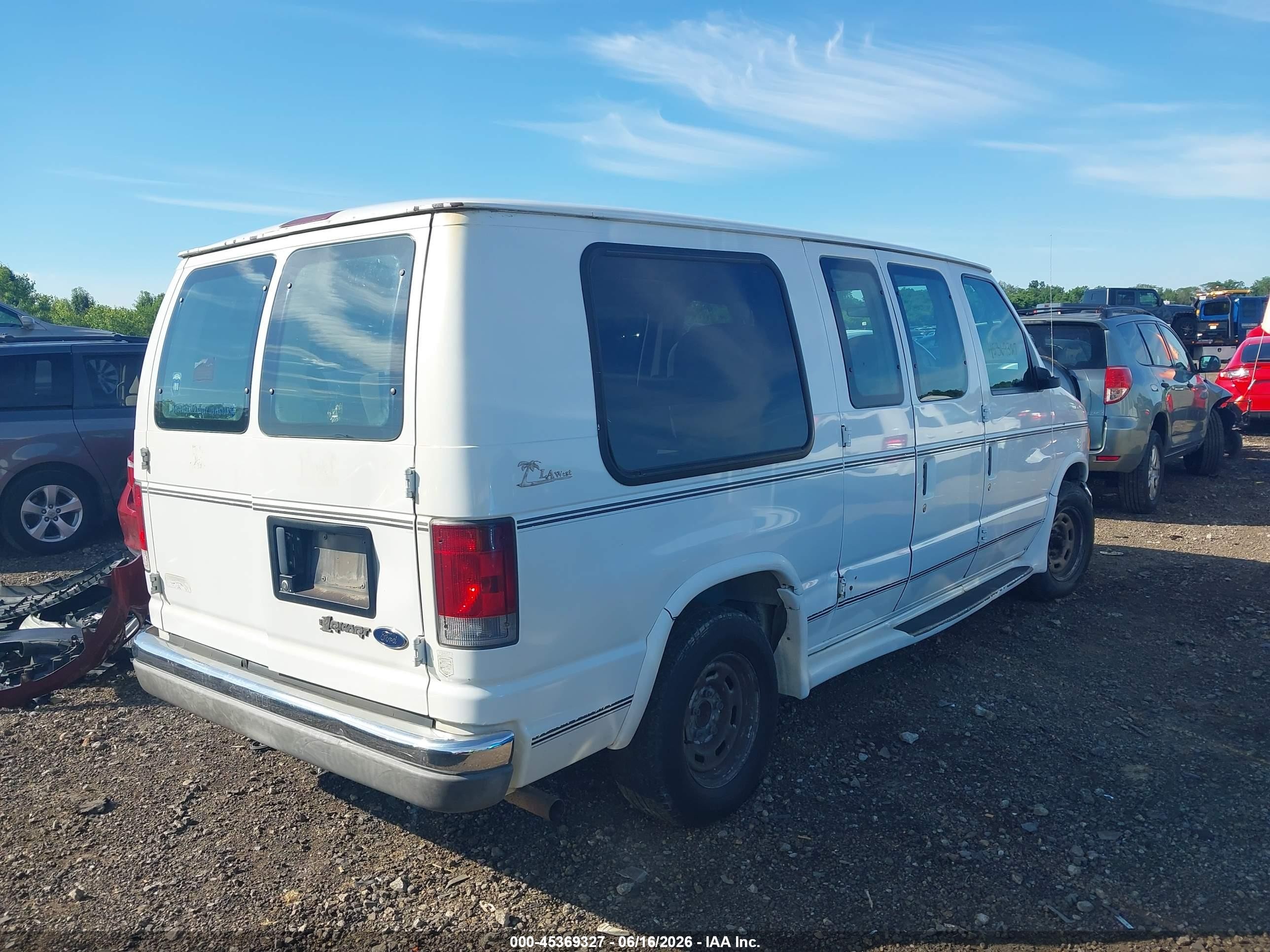 2004 Ford E-150 Recreational Белый vin: 1FDRE14W34HB42956