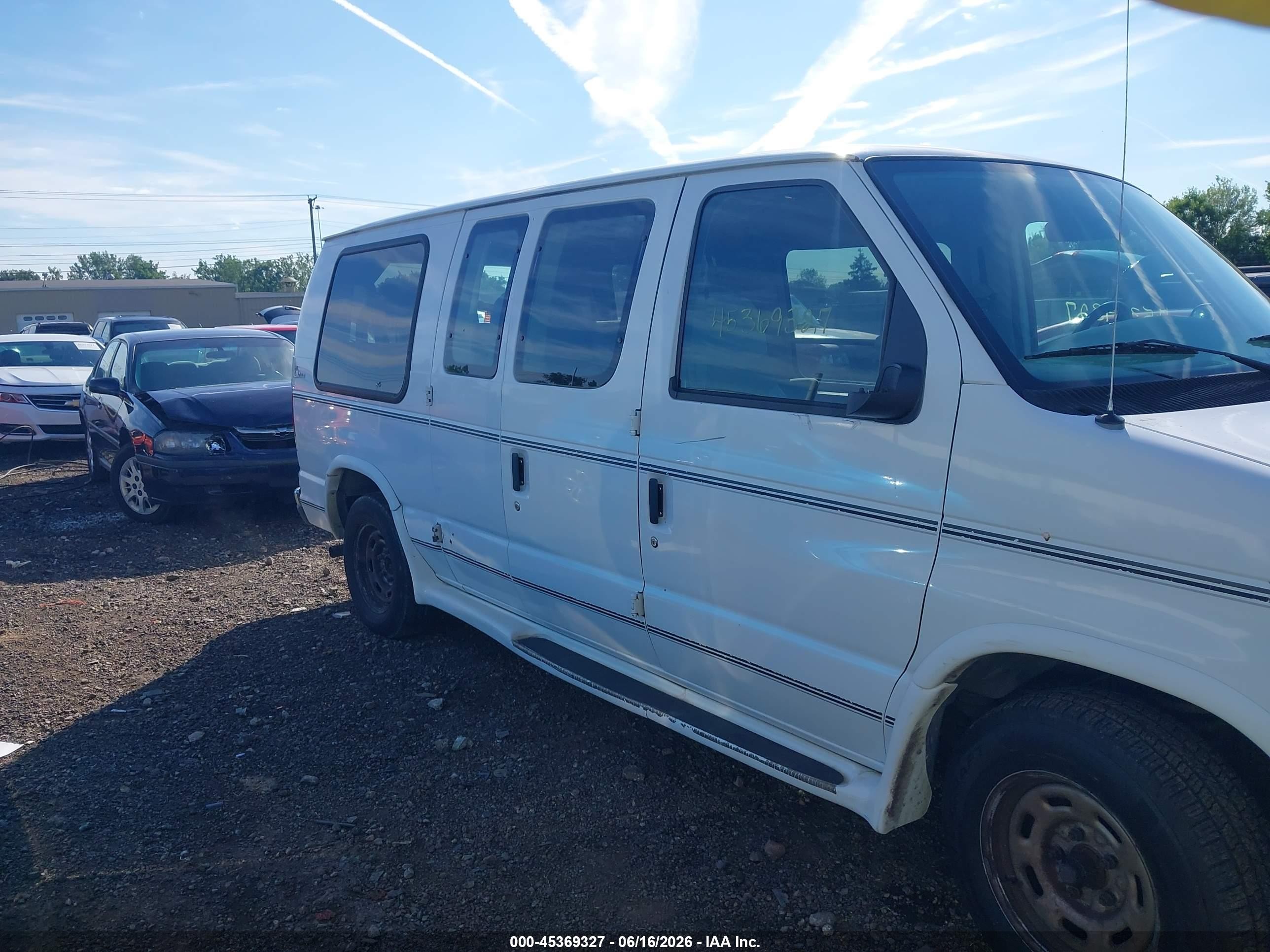 2004 Ford E-150 Recreational Белый vin: 1FDRE14W34HB42956
