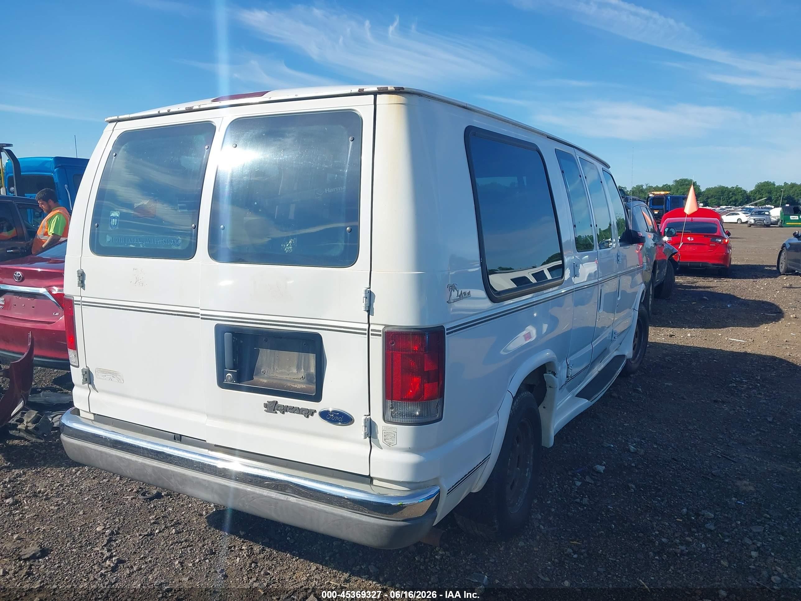 2004 Ford E-150 Recreational Белый vin: 1FDRE14W34HB42956