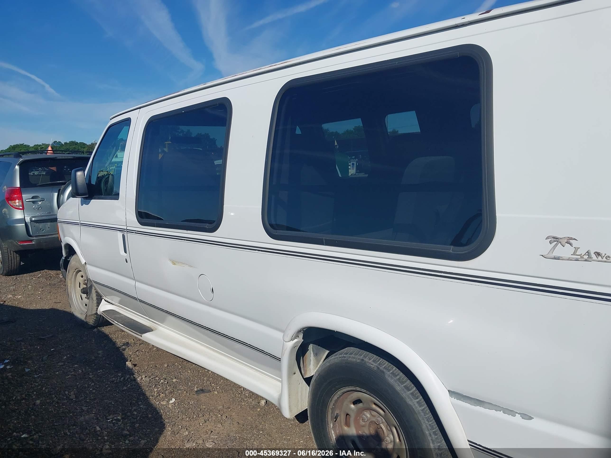 2004 Ford E-150 Recreational Белый vin: 1FDRE14W34HB42956