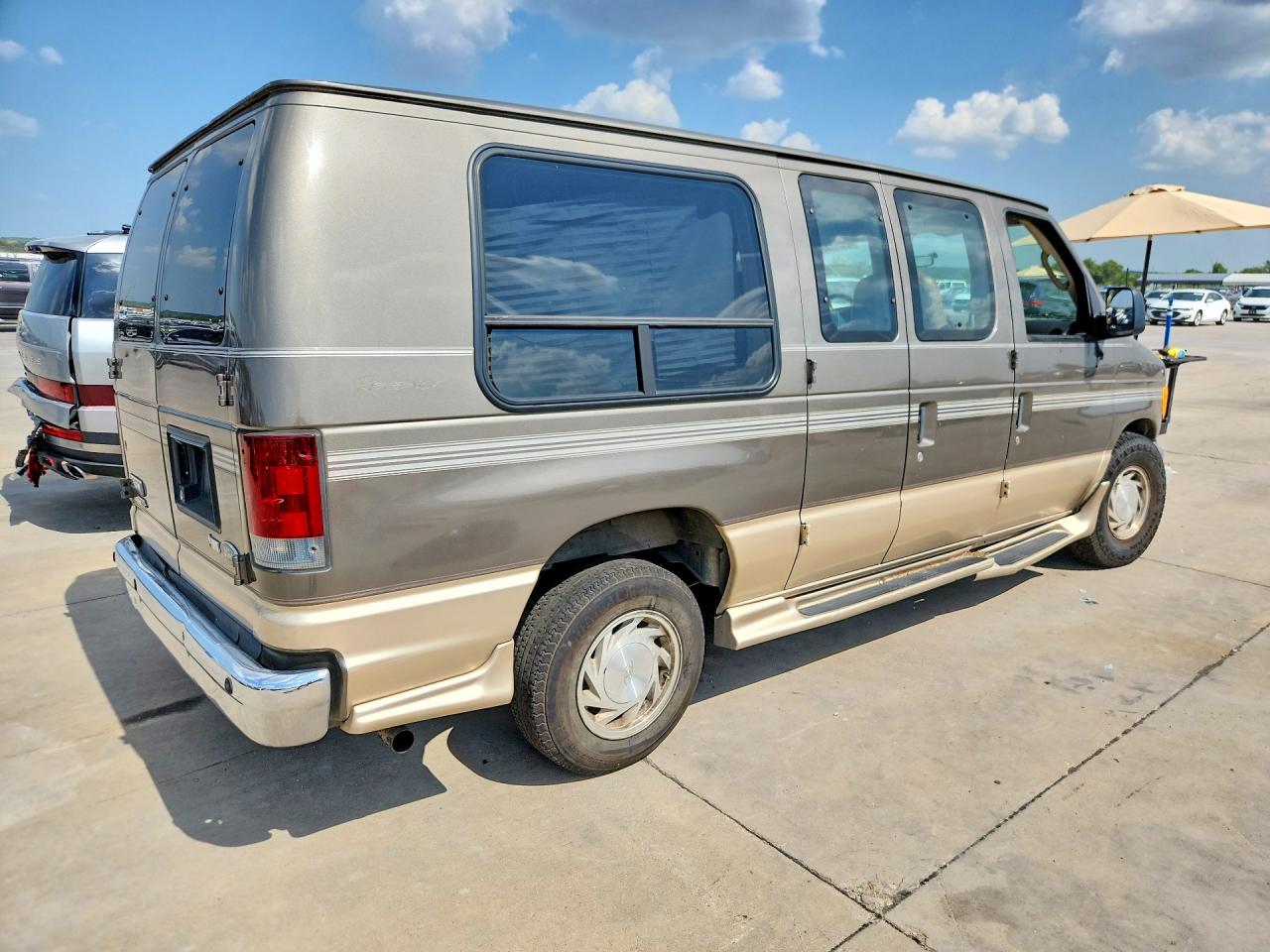 2003 Ford Econoline E150 Van Tan vin: 1FDRE14W53HB90439