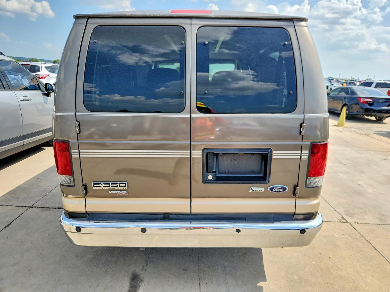 2003 Ford Econoline E150 Van Tan vin: 1FDRE14W53HB90439