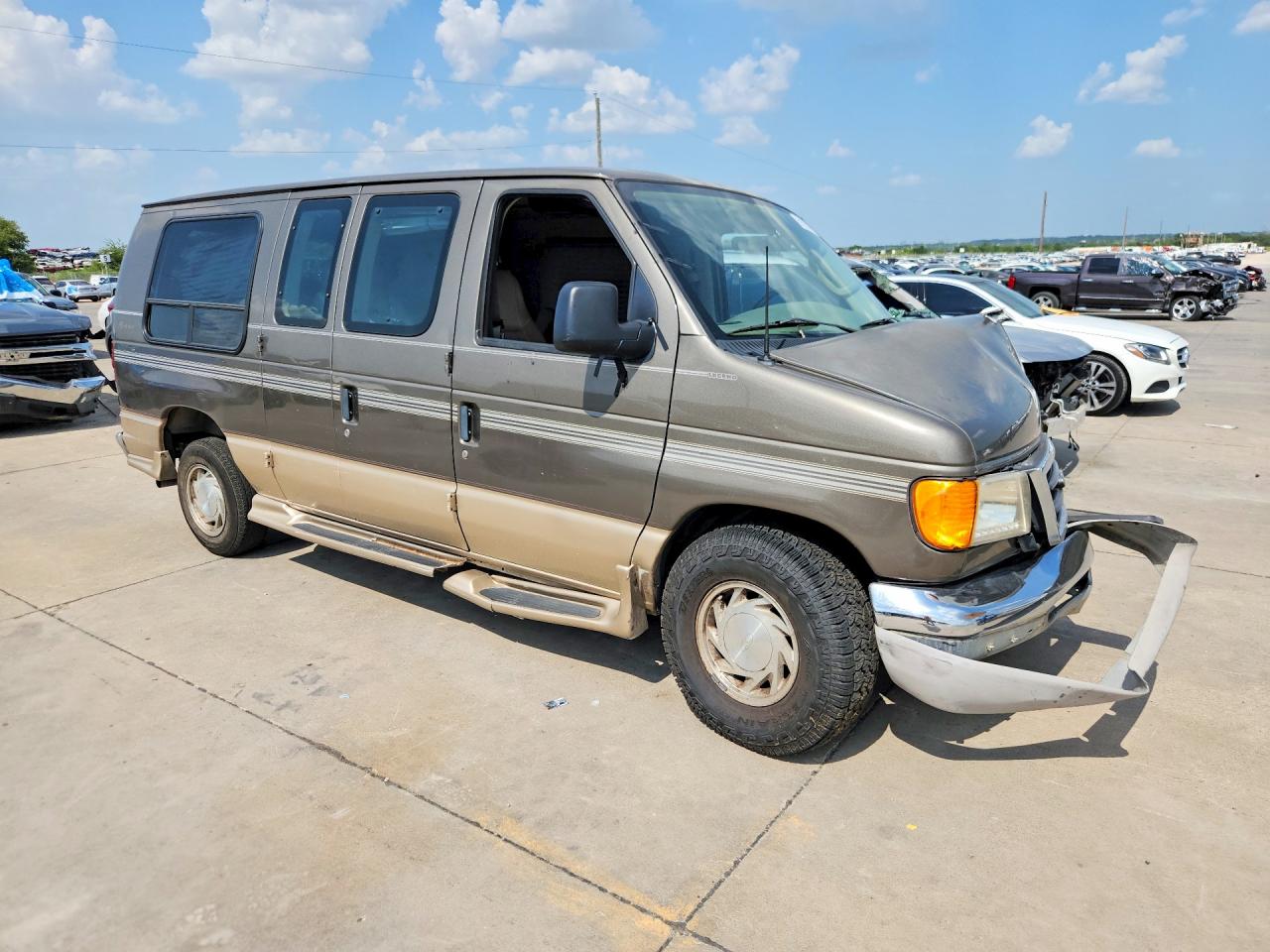 2003 Ford Econoline E150 Van Tan vin: 1FDRE14W53HB90439
