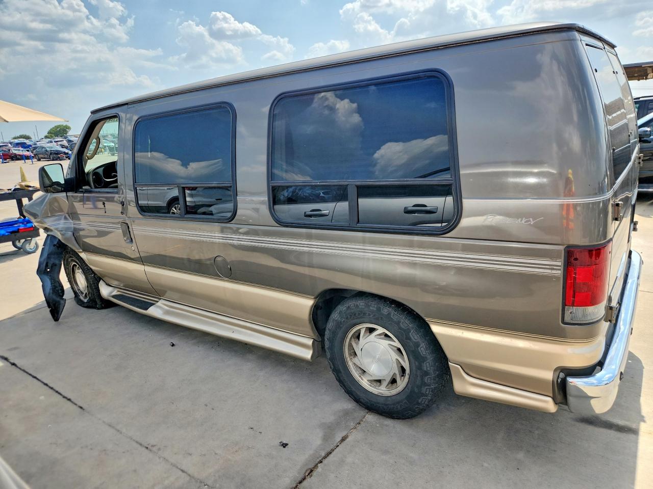 2003 Ford Econoline E150 Van Tan vin: 1FDRE14W53HB90439