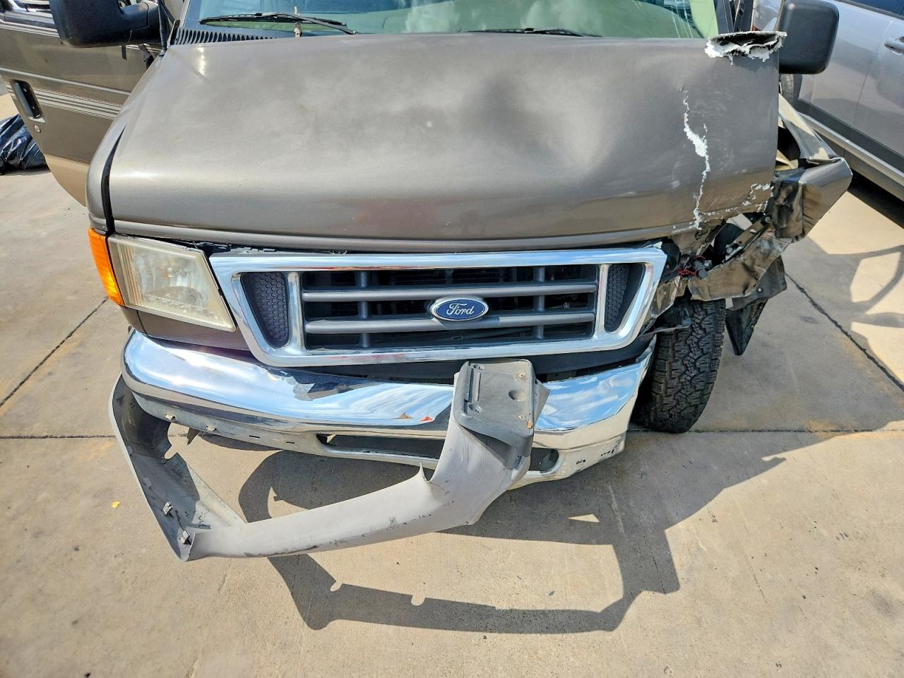 2003 Ford Econoline E150 Van Tan vin: 1FDRE14W53HB90439