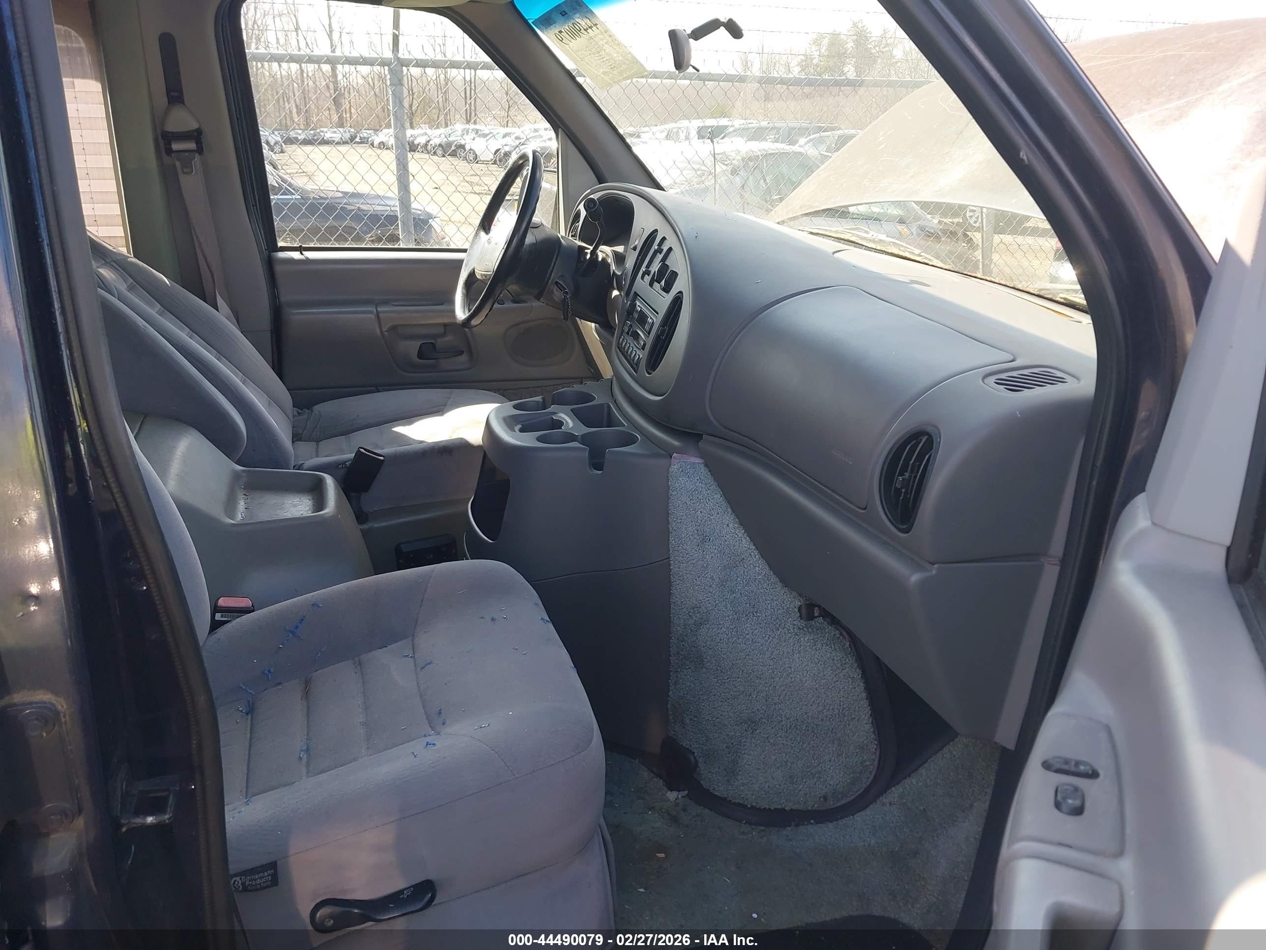 2000 Ford E-150 Recreational Blue vin: 1FDRE14W5YHA07600