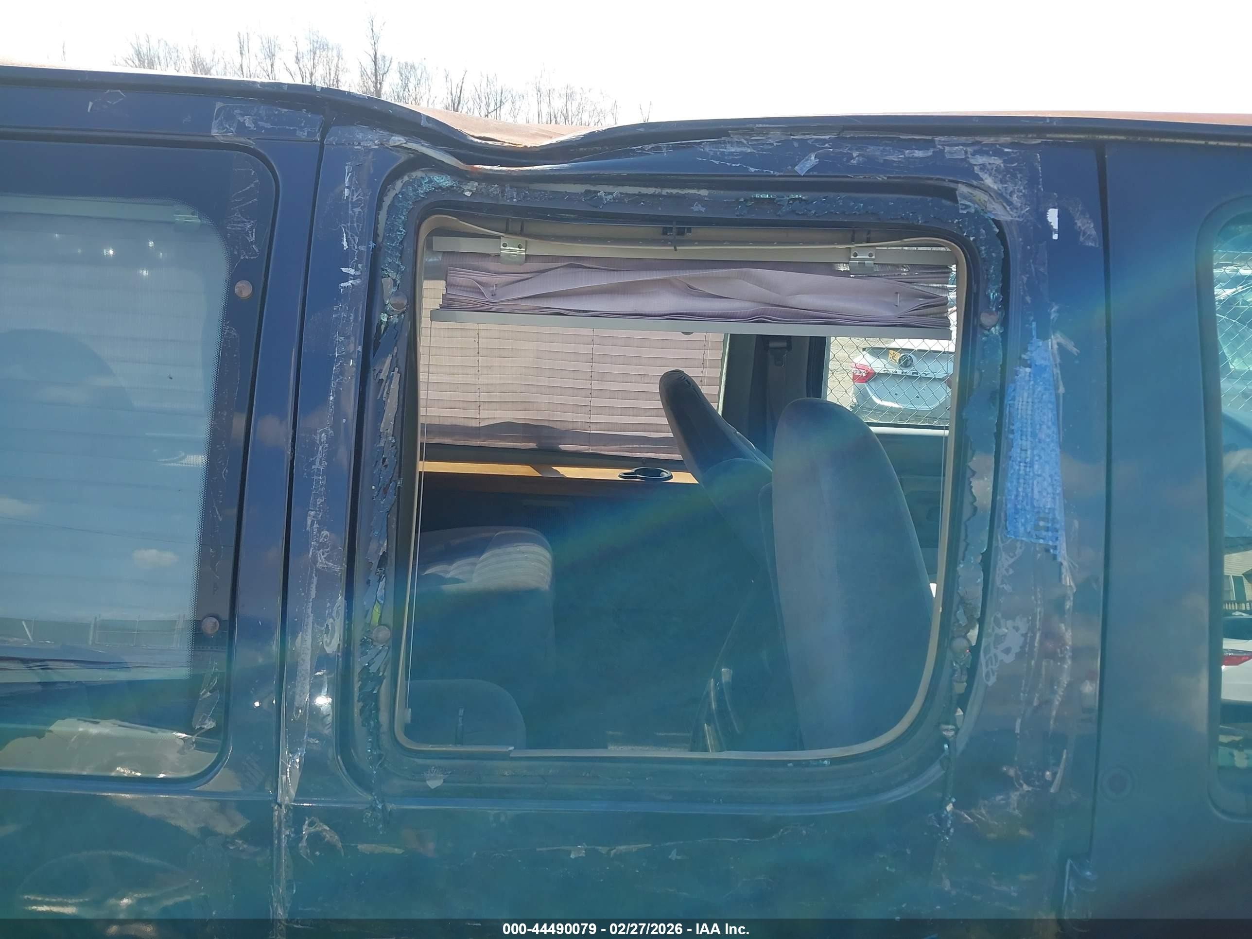 2000 Ford E-150 Recreational Blue vin: 1FDRE14W5YHA07600