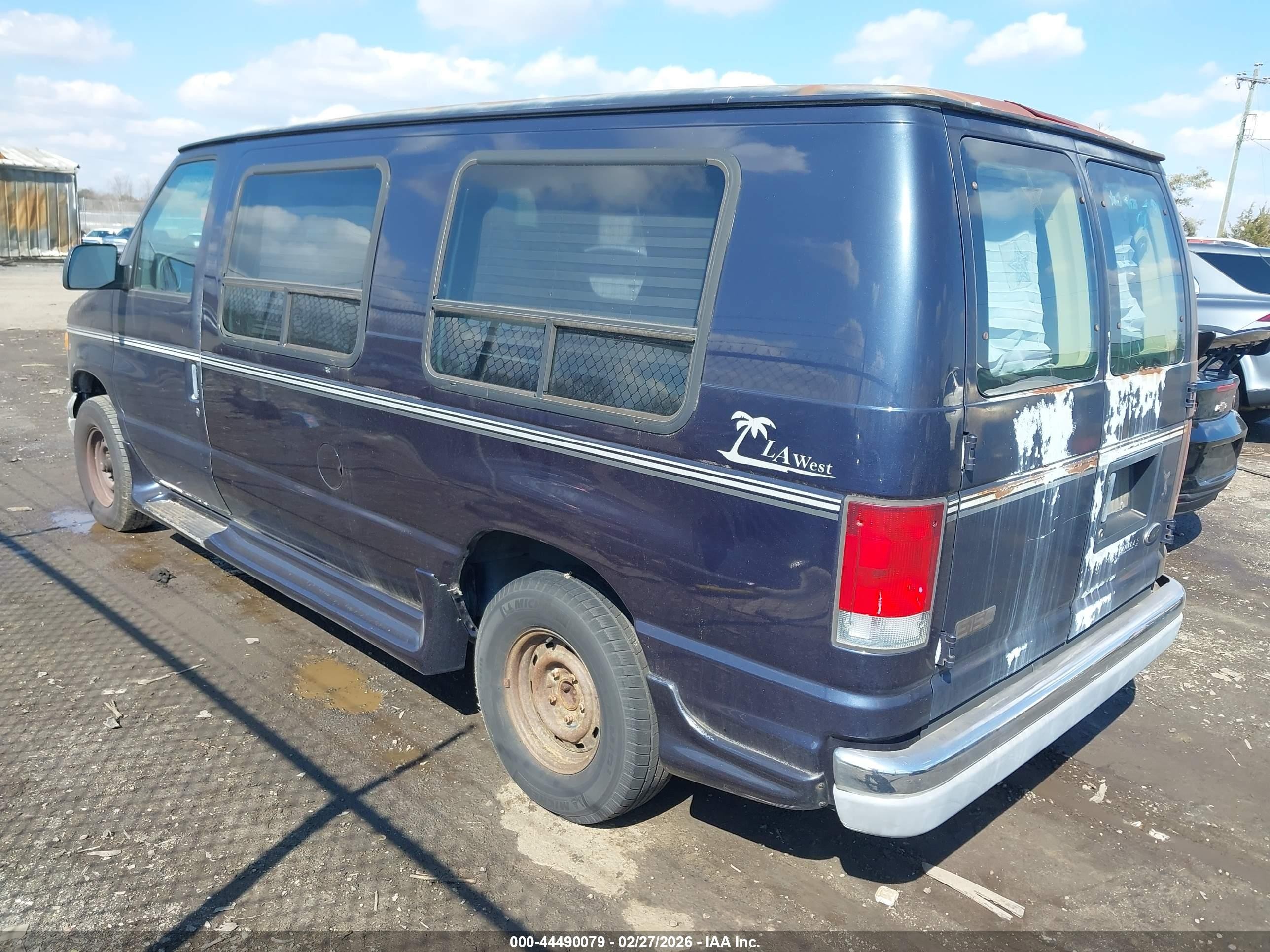 2000 Ford E-150 Recreational Blue vin: 1FDRE14W5YHA07600