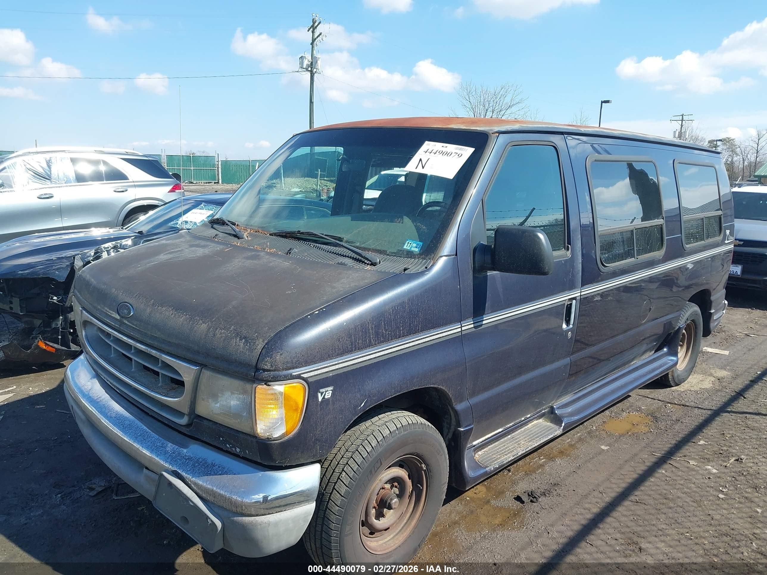 2000 Ford E-150 Recreational Blue vin: 1FDRE14W5YHA07600