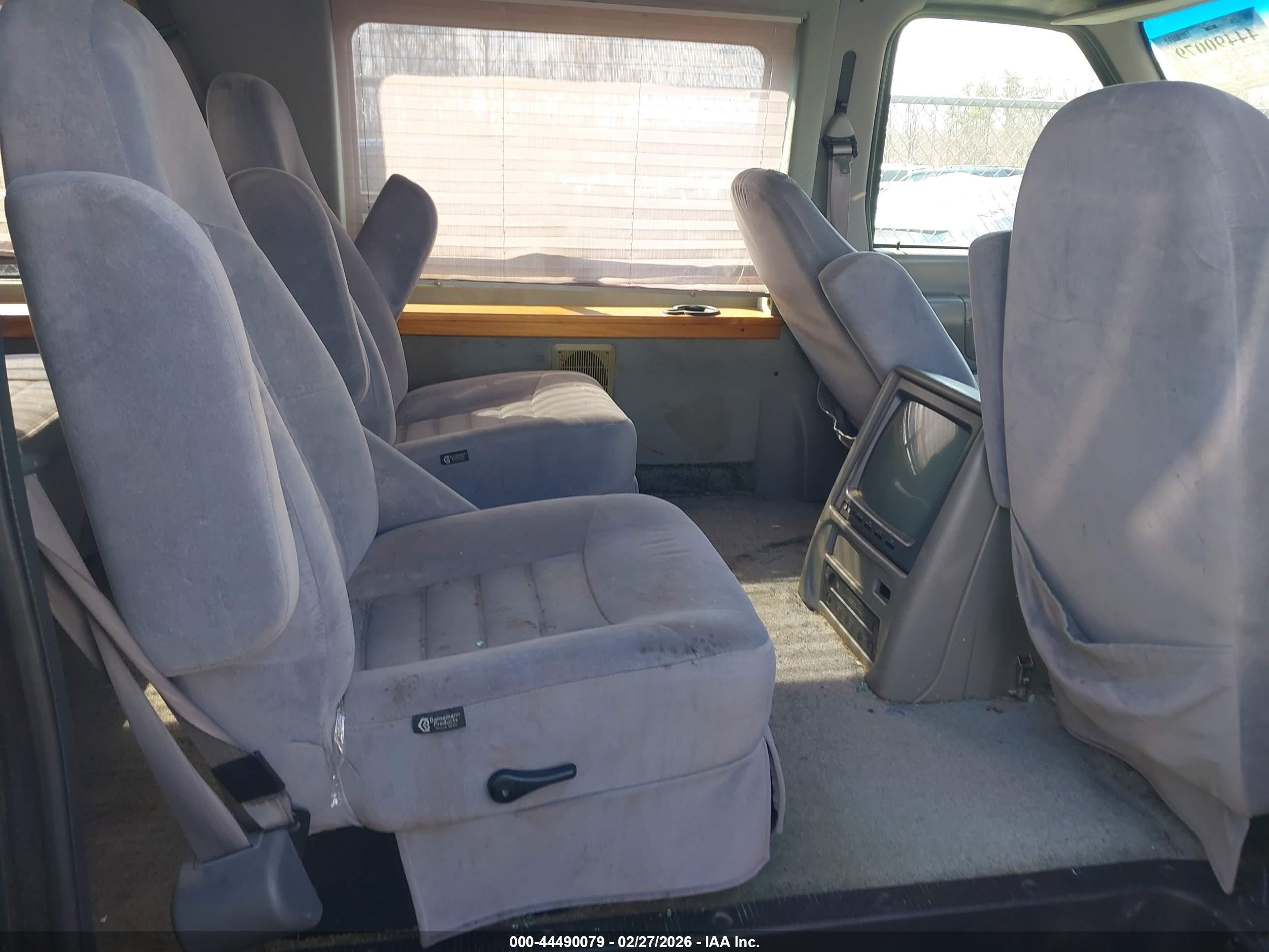 2000 Ford E-150 Recreational Blue vin: 1FDRE14W5YHA07600