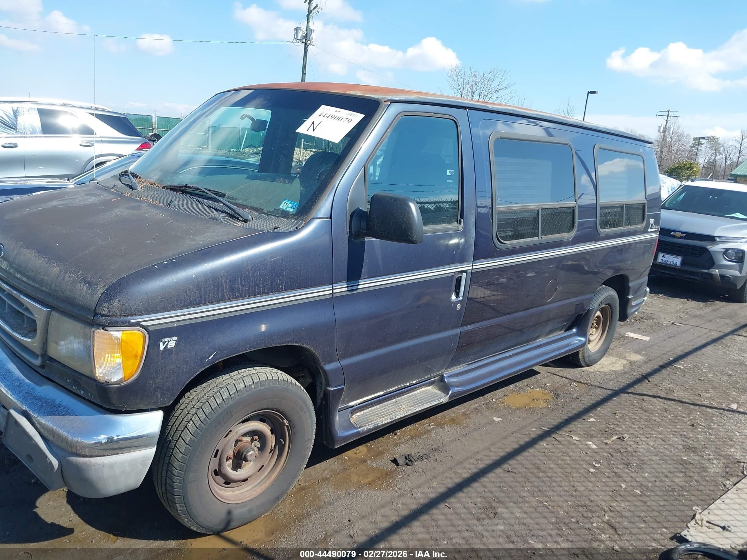 2000 Ford E-150 Recreational Blue vin: 1FDRE14W5YHA07600