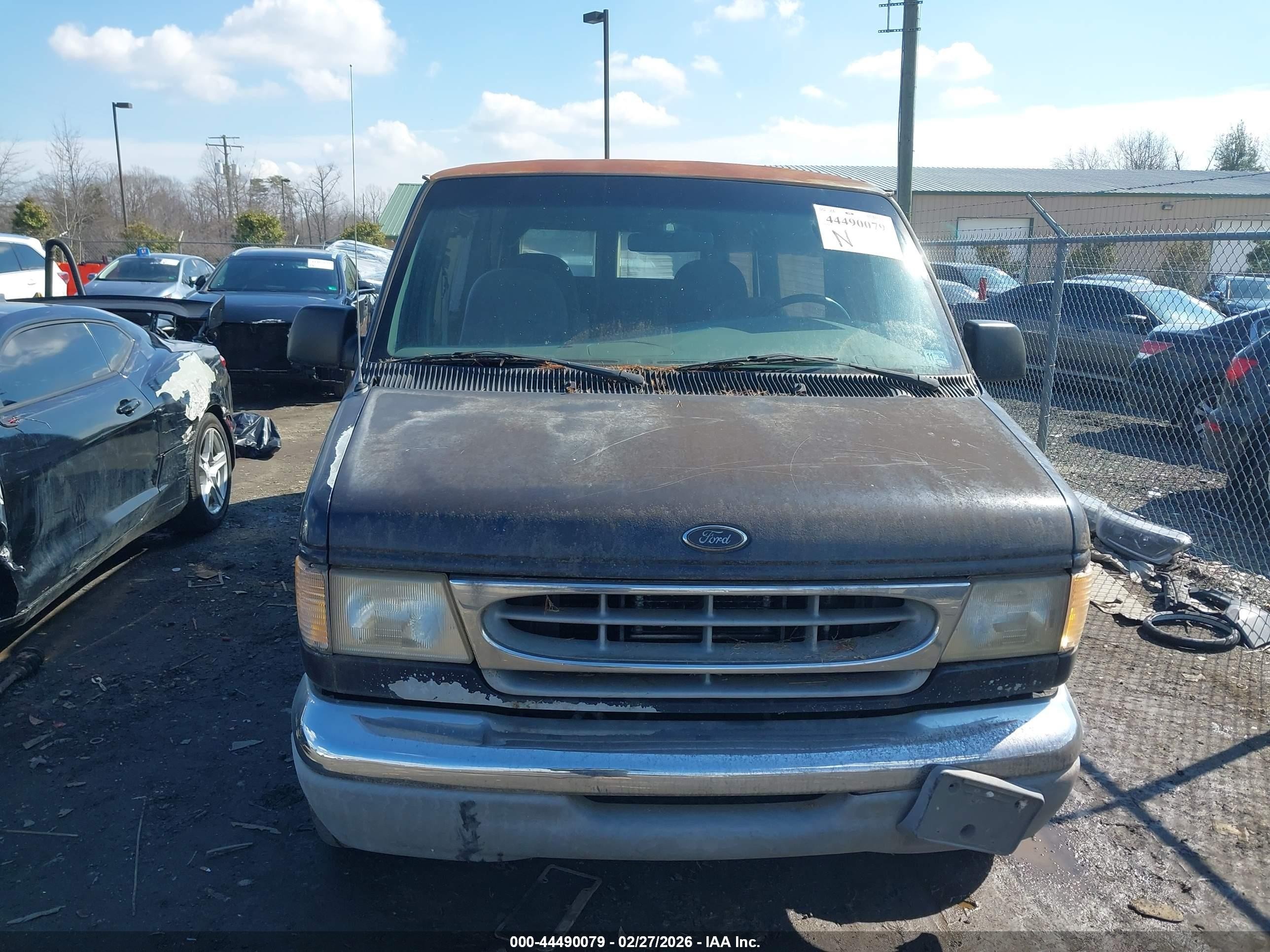 2000 Ford E-150 Recreational Blue vin: 1FDRE14W5YHA07600