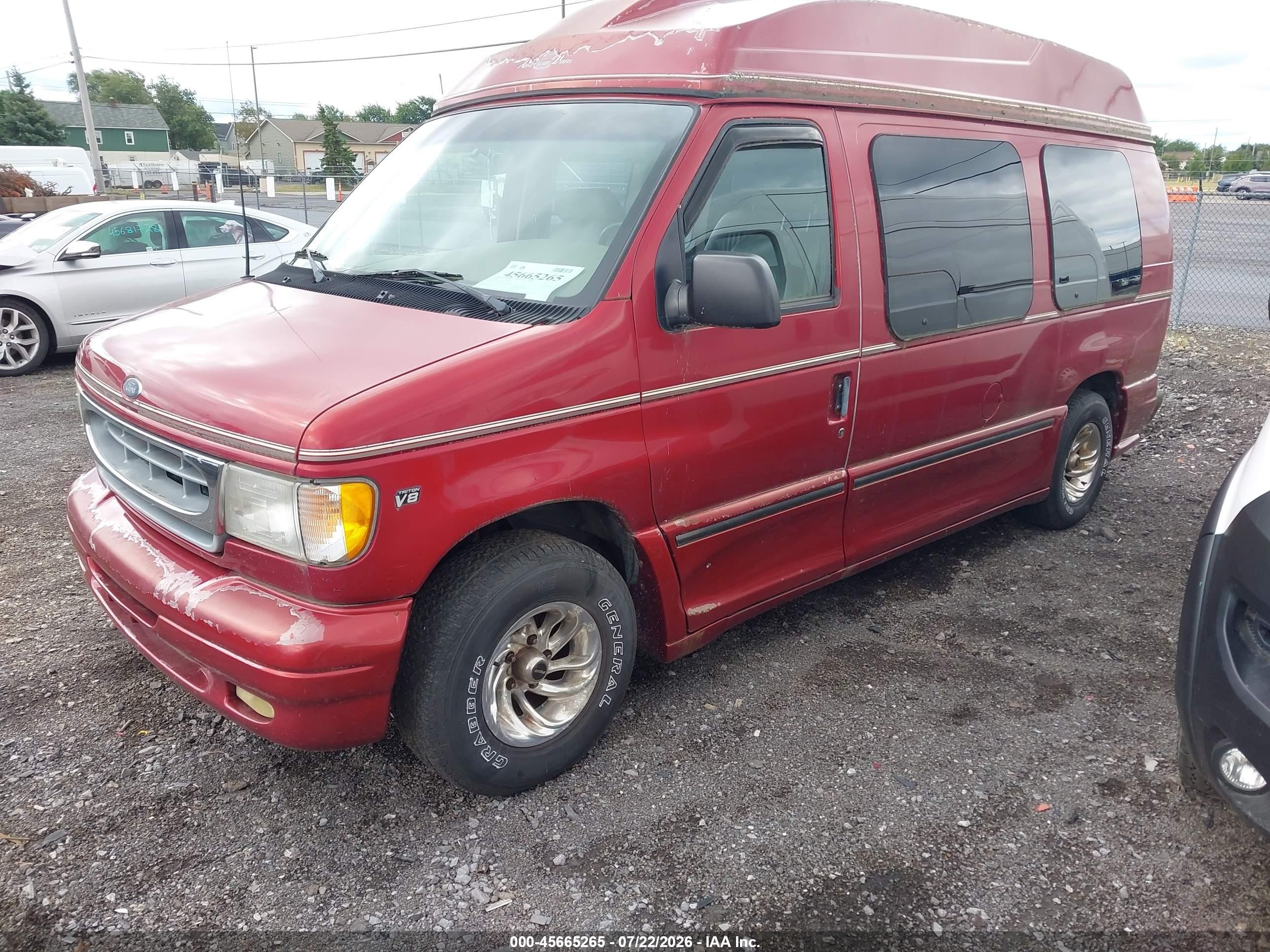 2000 Ford E-150 Recreational Red vin: 1FDRE14W5YHC03133