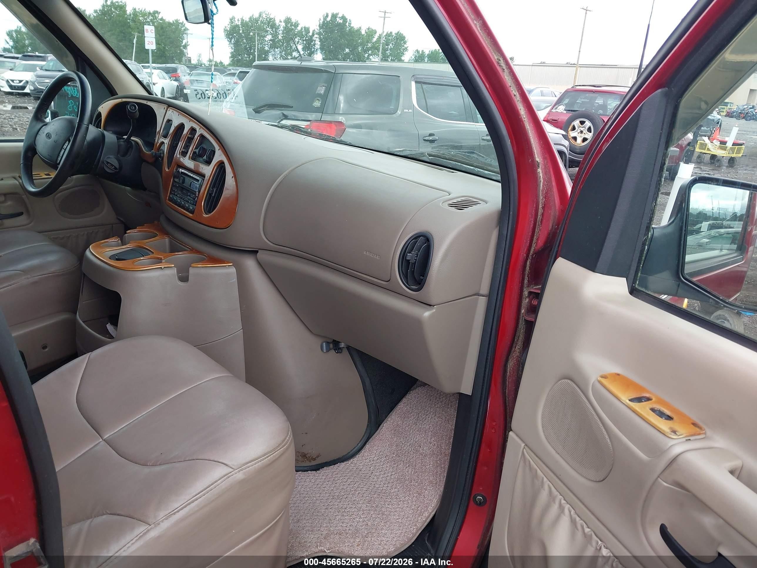 2000 Ford E-150 Recreational Red vin: 1FDRE14W5YHC03133