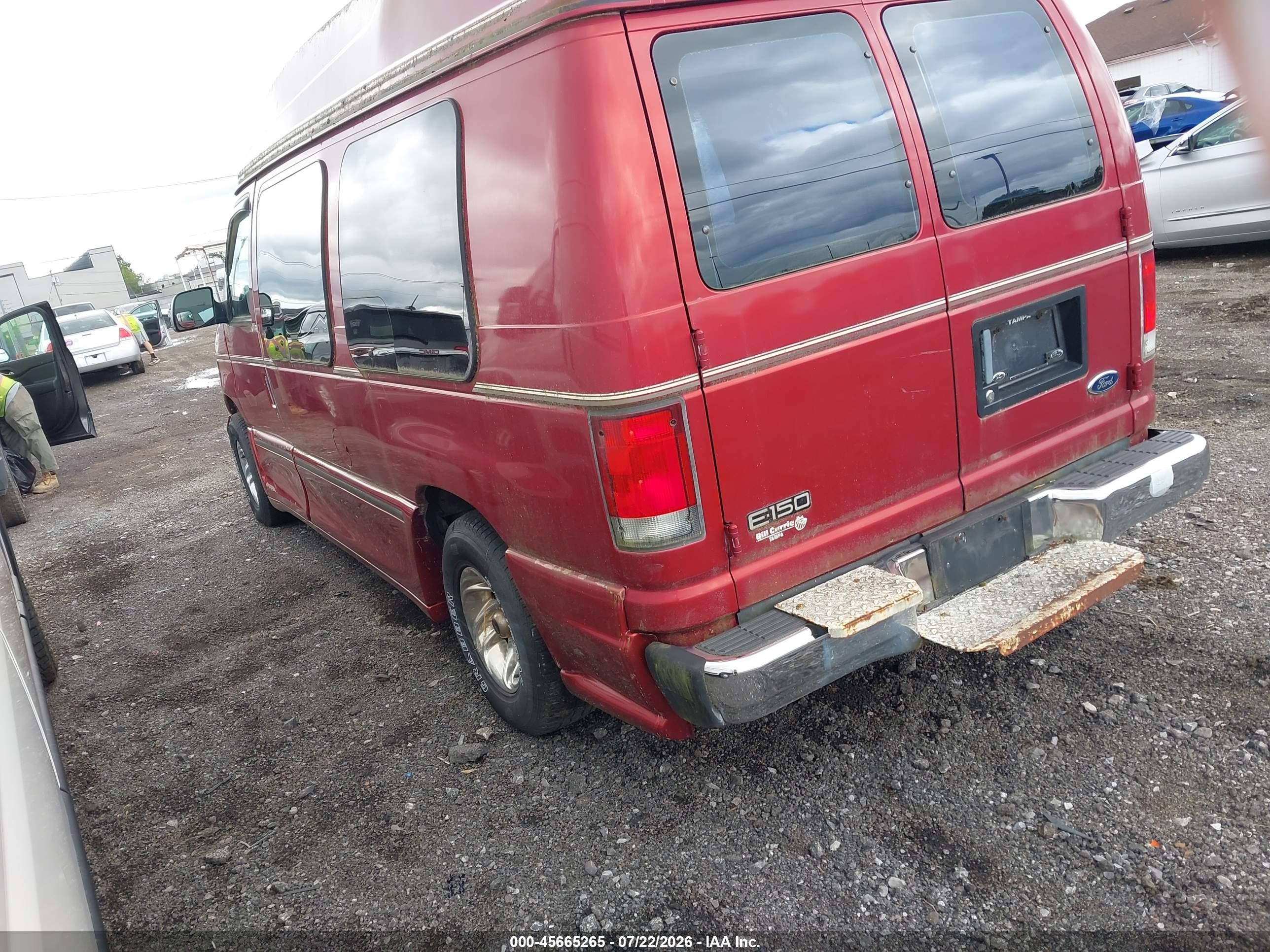 2000 Ford E-150 Recreational Red vin: 1FDRE14W5YHC03133