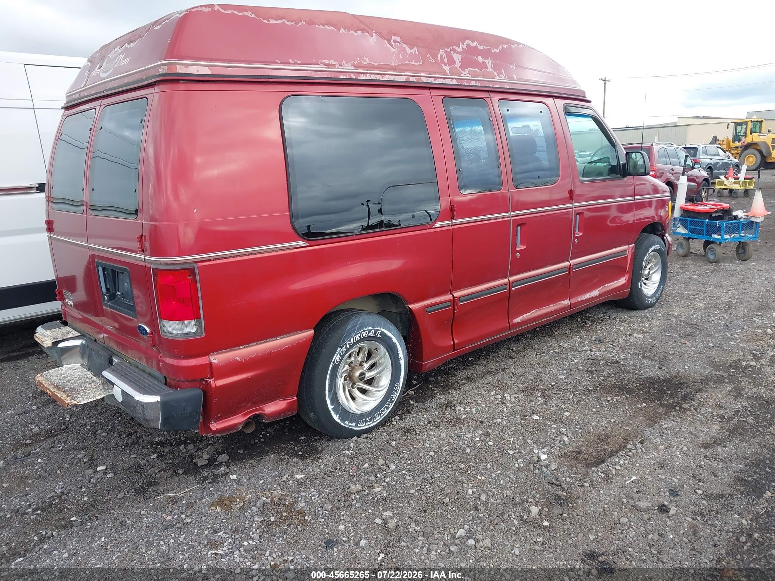 2000 Ford E-150 Recreational Red vin: 1FDRE14W5YHC03133