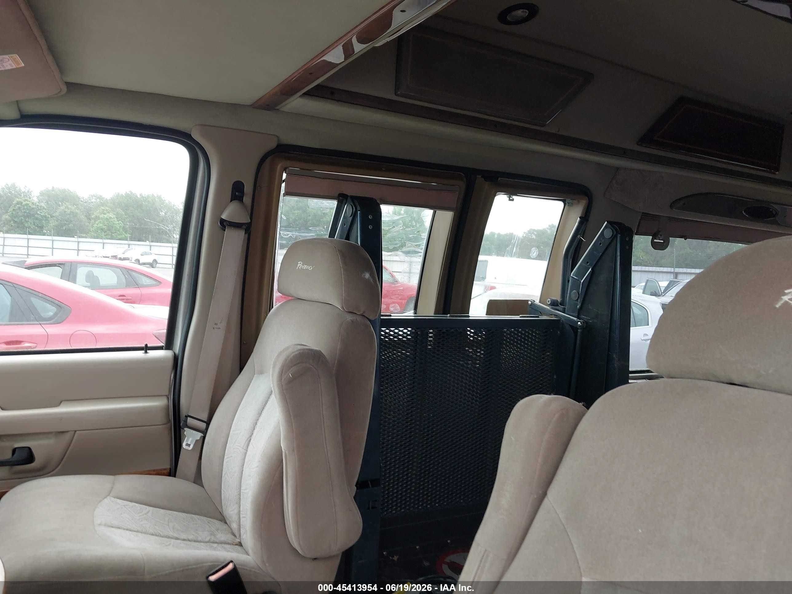 2002 Ford E-150 Commercial/recreational Gold vin: 1FDRE14WX2HB76633