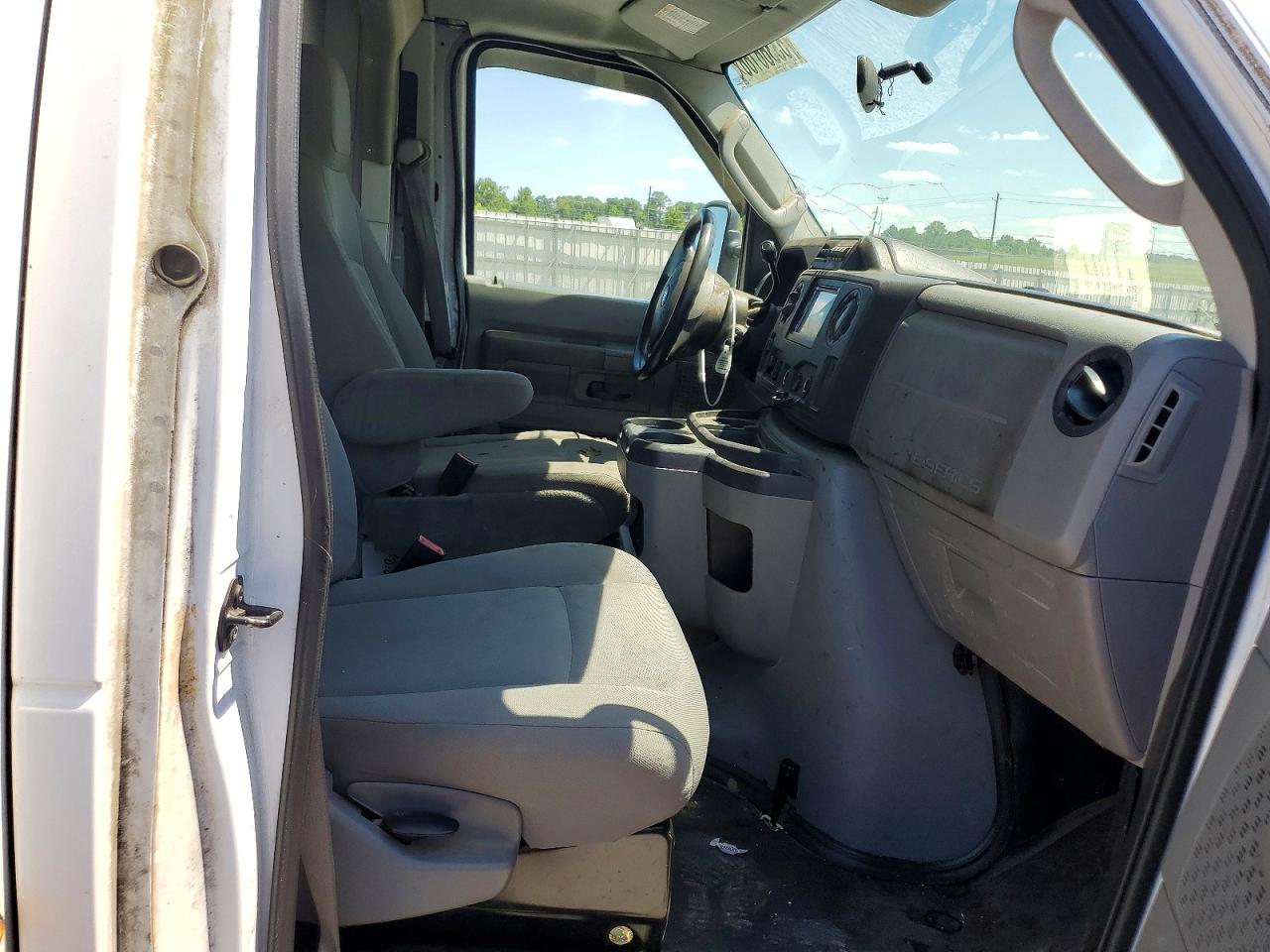 2011 Ford Econoline E350 Super Duty Cutaway Van White vin: 1FDSE3FL2BDB18314