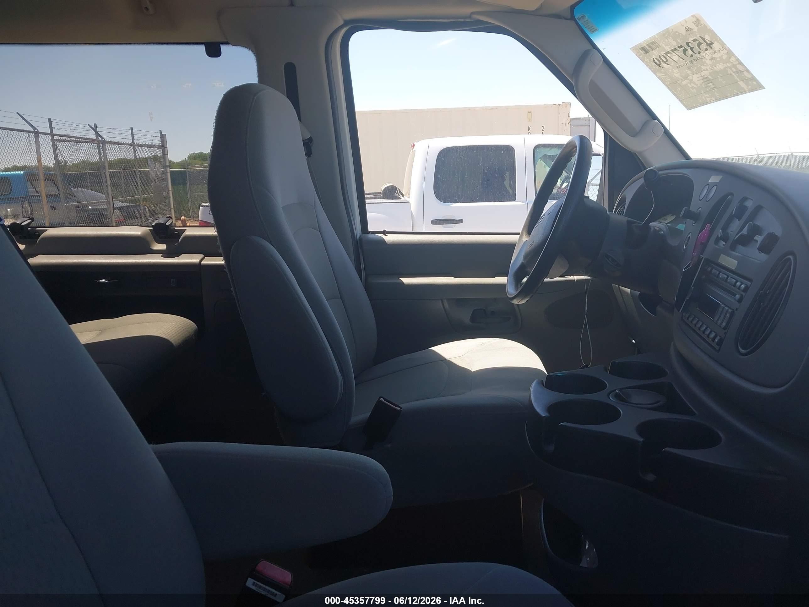 2007 Ford Econoline E350 Super Duty Wagon White vin: 1FDSS31L77DA58036