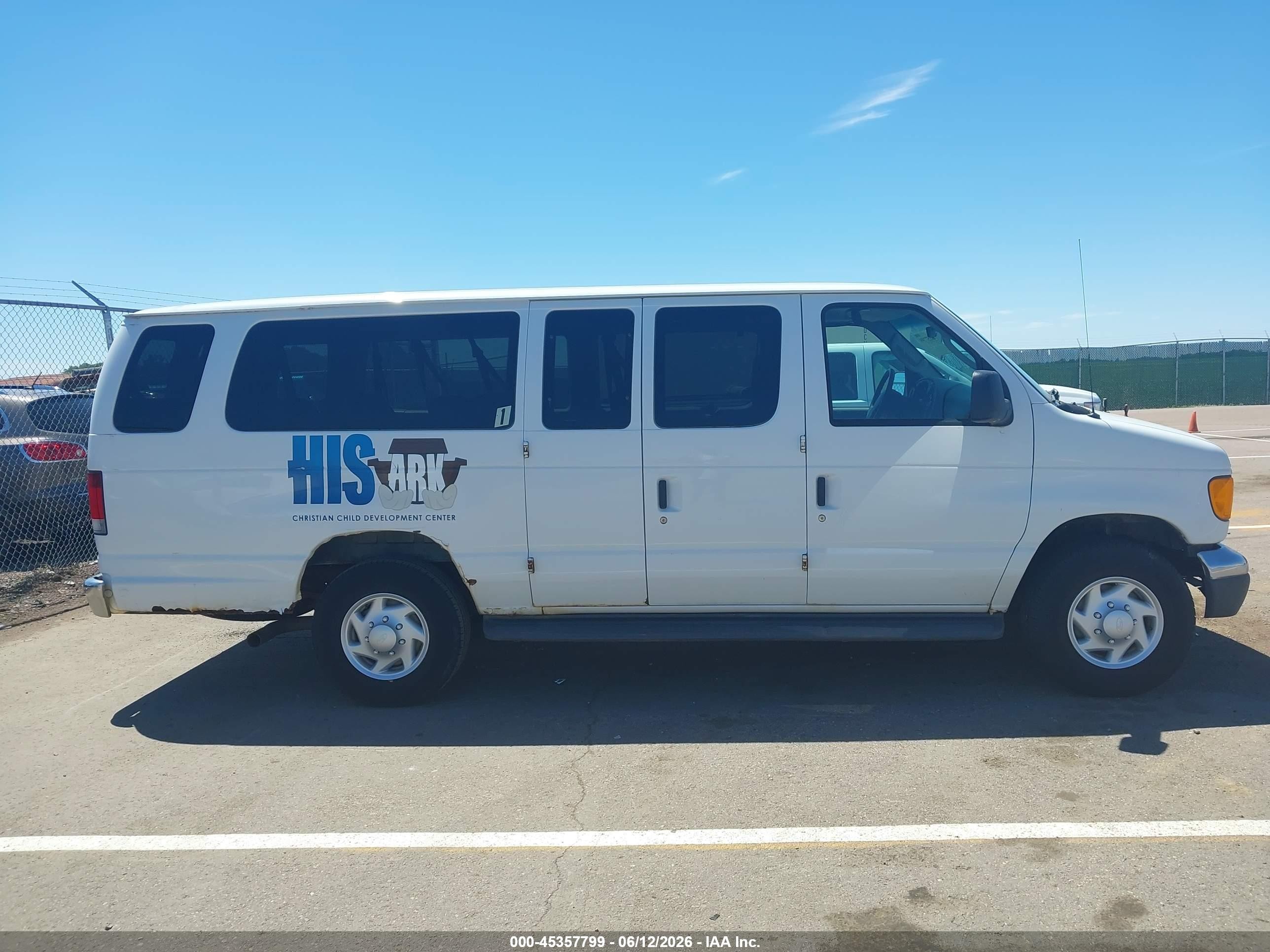 2007 Ford Econoline E350 Super Duty Wagon White vin: 1FDSS31L77DA58036