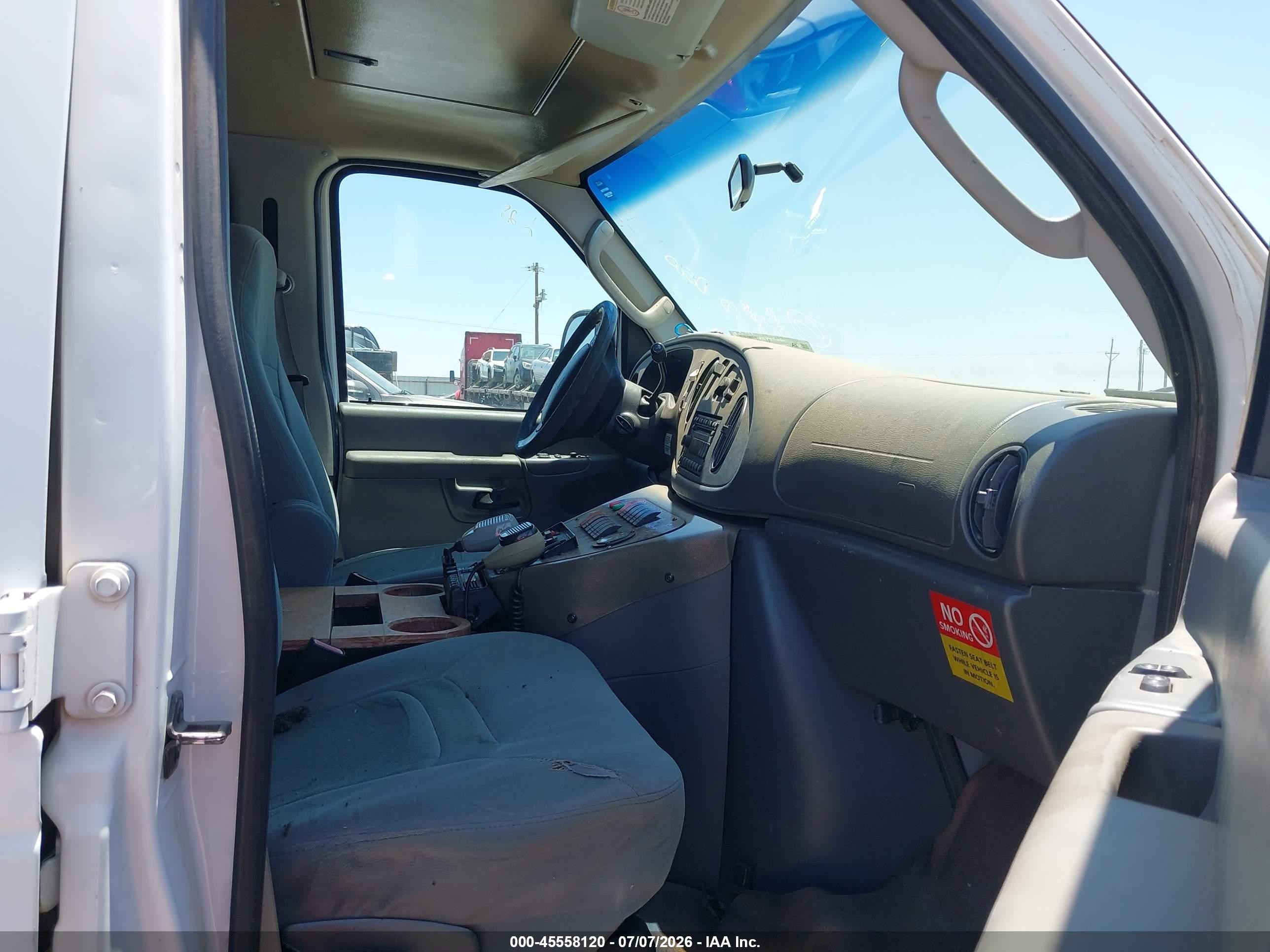 2008 Ford Econoline E350 Super Duty Van White vin: 1FDSS34P18DA39448