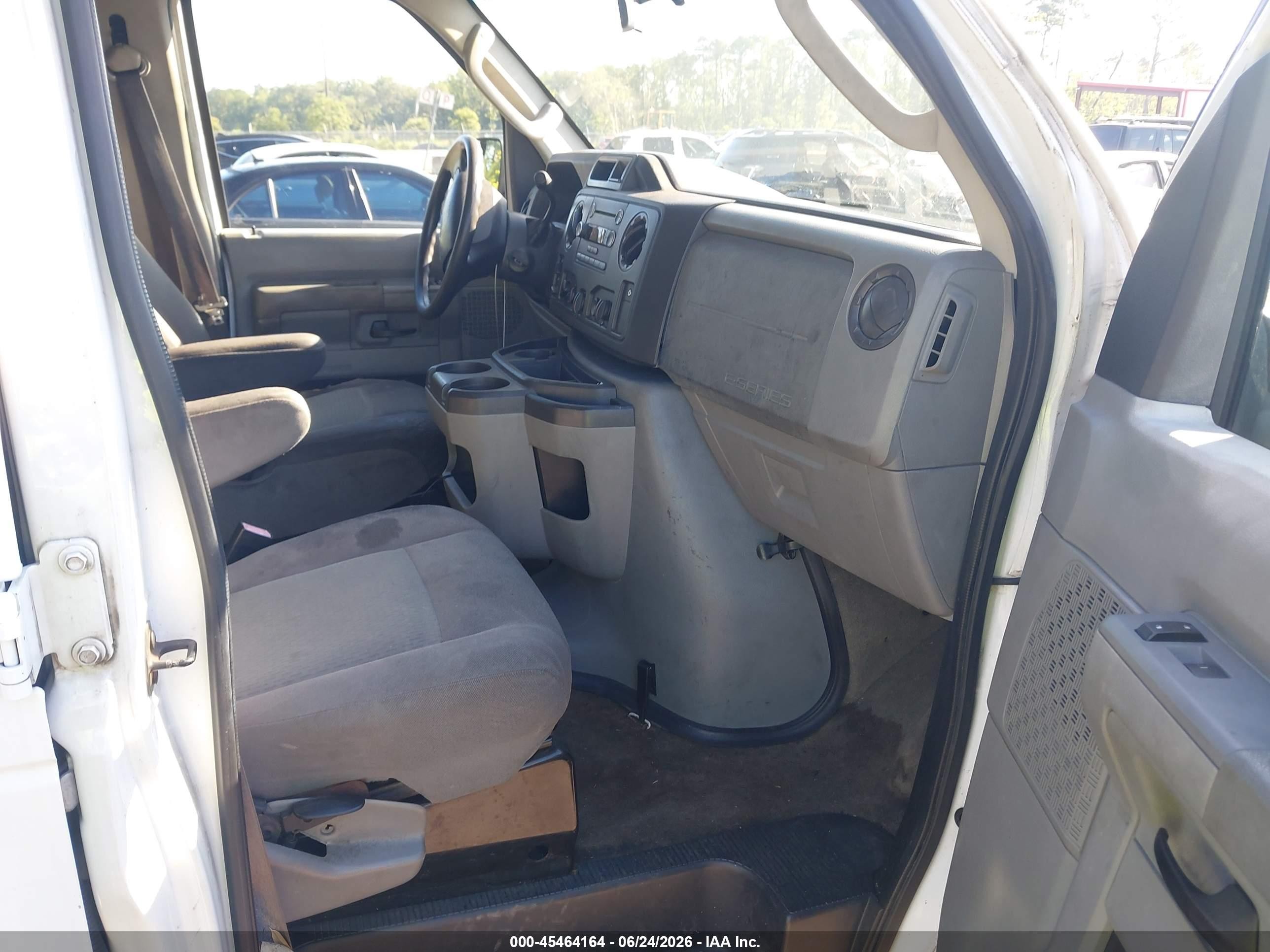 2013 Ford E-350 Super Duty Xlt White vin: 1FDSS3BL7DDA42137