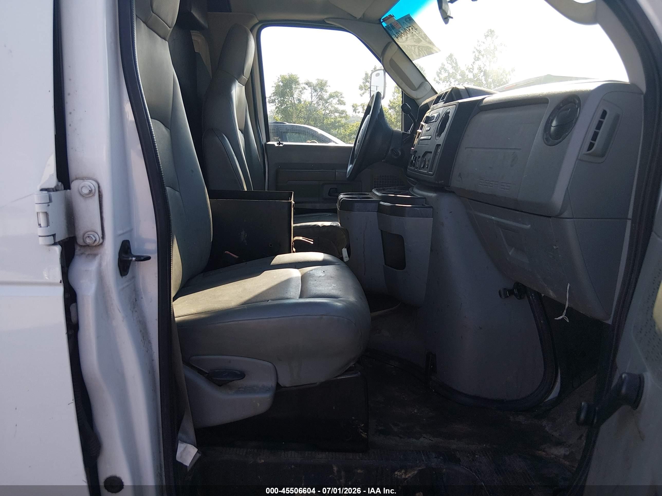 2012 Ford E-350 Super Duty Commercial/recreational White vin: 1FDSS3EL6CDB38562