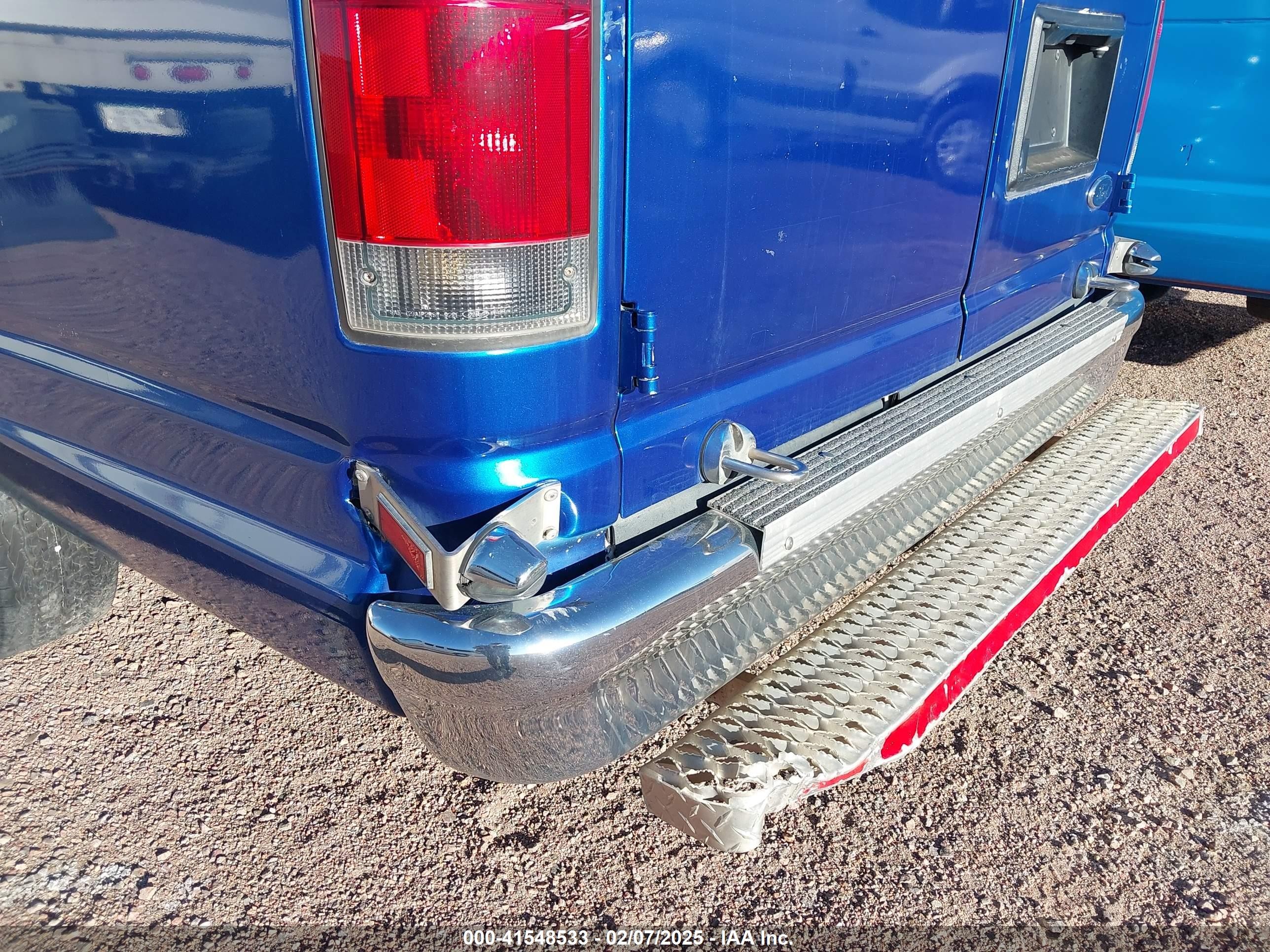 2014 Ford E-350 Super Duty Commercial Blue vin: 1FDSS3EL6EDB15012