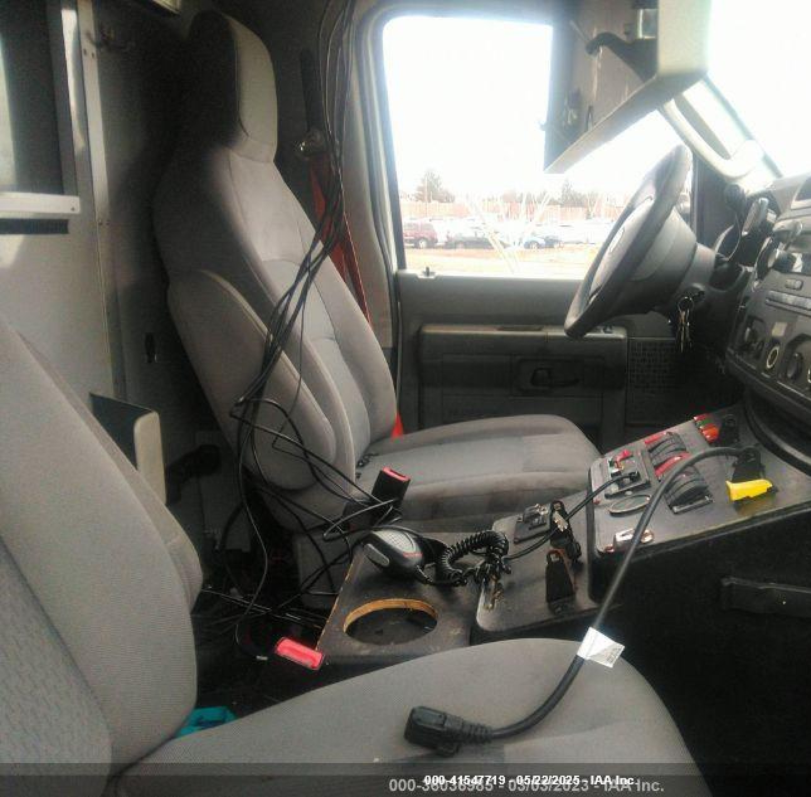 2010 Ford E-350 Super Duty Commercial/recreational White vin: 1FDSS3ES8ADA83438