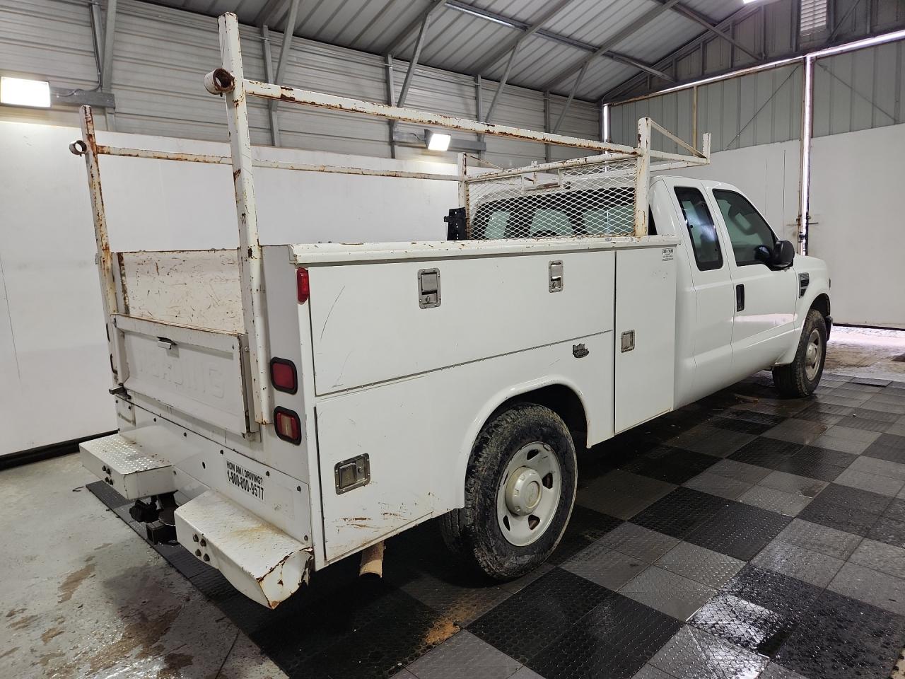2008 Ford F250 Super Duty White vin: 1FDSX20578EB98629 Damage: Cargo Area, Aftermarket, Acceptable