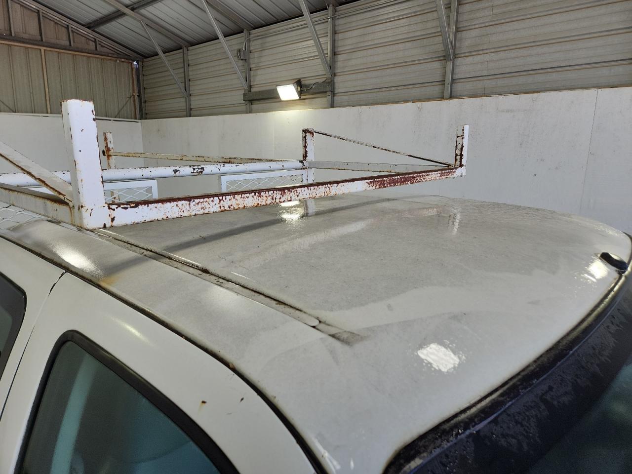 2008 Ford F250 Super Duty White vin: 1FDSX20578EB98629 Damage: Roof Panel, Rust, 1/2 To 1 Inch