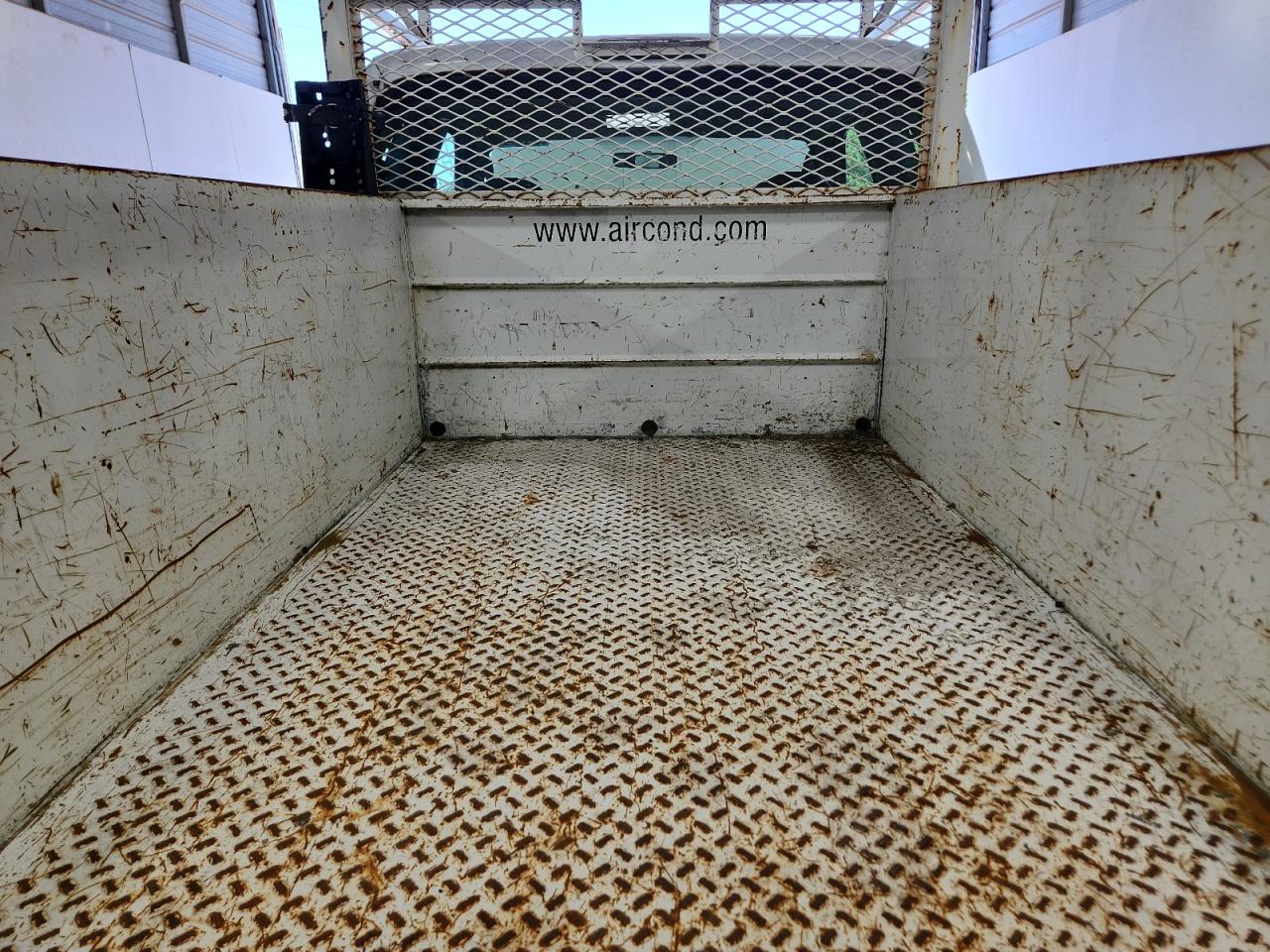 2008 Ford F250 Super Duty White vin: 1FDSX20578EB98629 Damage: Inside Bed, Rust, > 12 Inches