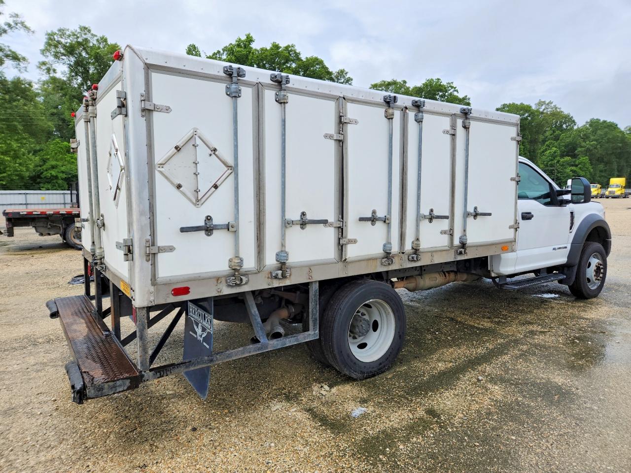 2018 Ford F550 Super Duty White vin: 1FDUF5GT9JDA00453
