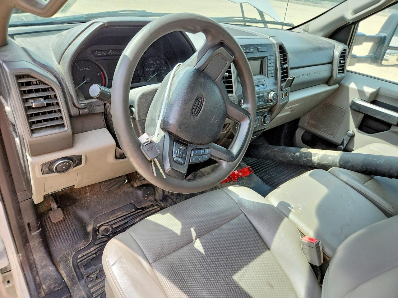 2018 Ford F550 Super Duty White vin: 1FDUF5GT9JDA00453