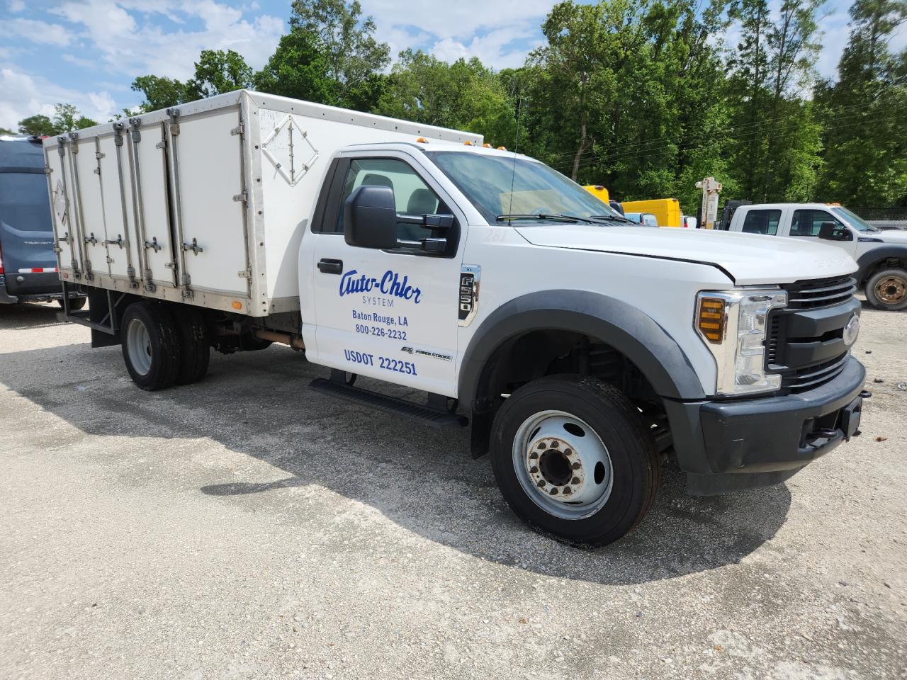 2018 Ford F550 Super Duty White vin: 1FDUF5GT9JDA00453 Damage: Pickup Bed, Aftermarket, Acceptable