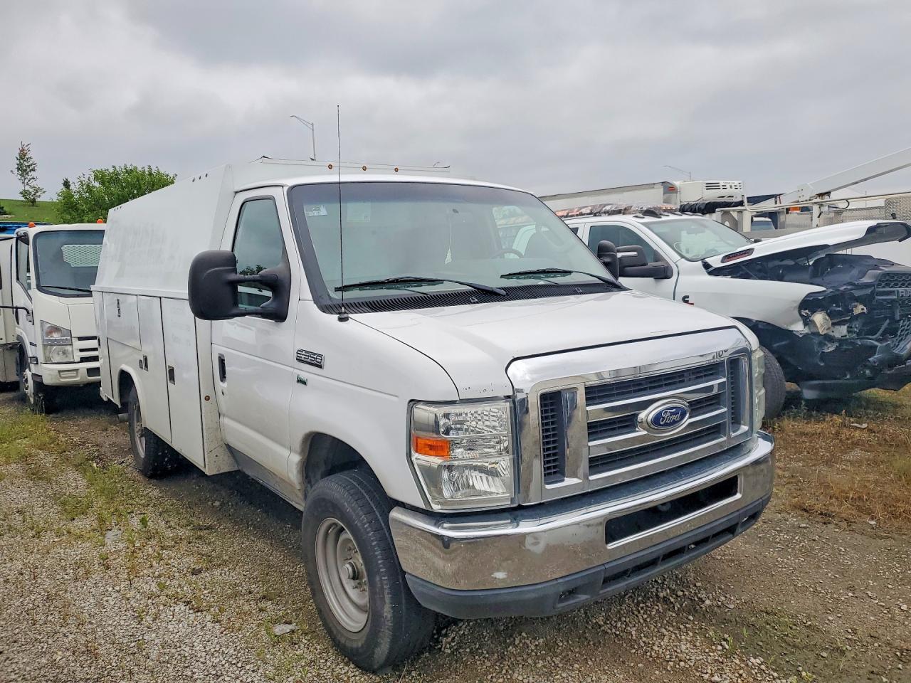 2015 Ford Econoline E350 Super Duty Cutaway Van White vin: 1FDWE3FL1FDA15070