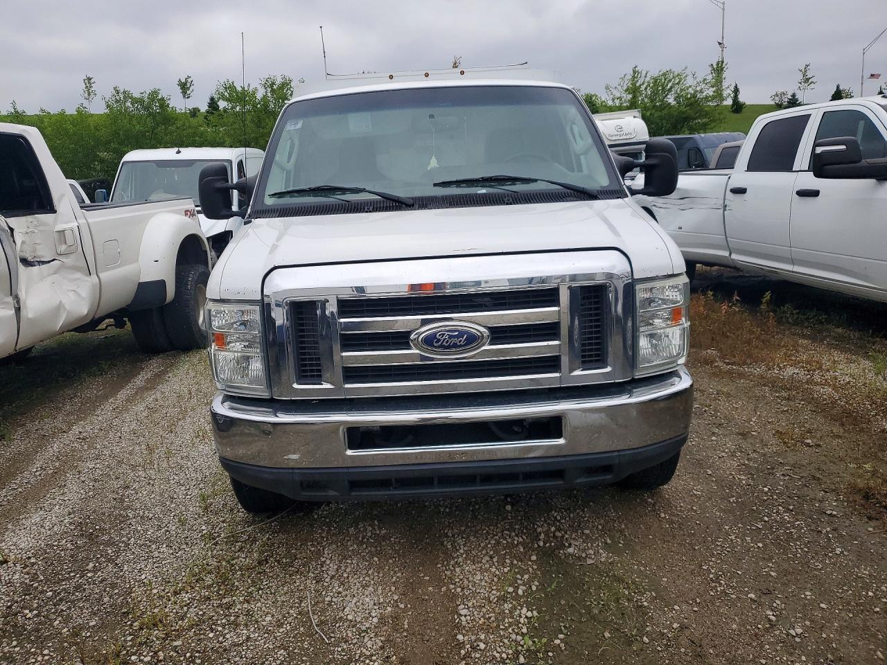 2015 Ford Econoline E350 Super Duty Cutaway Van White vin: 1FDWE3FL1FDA15070