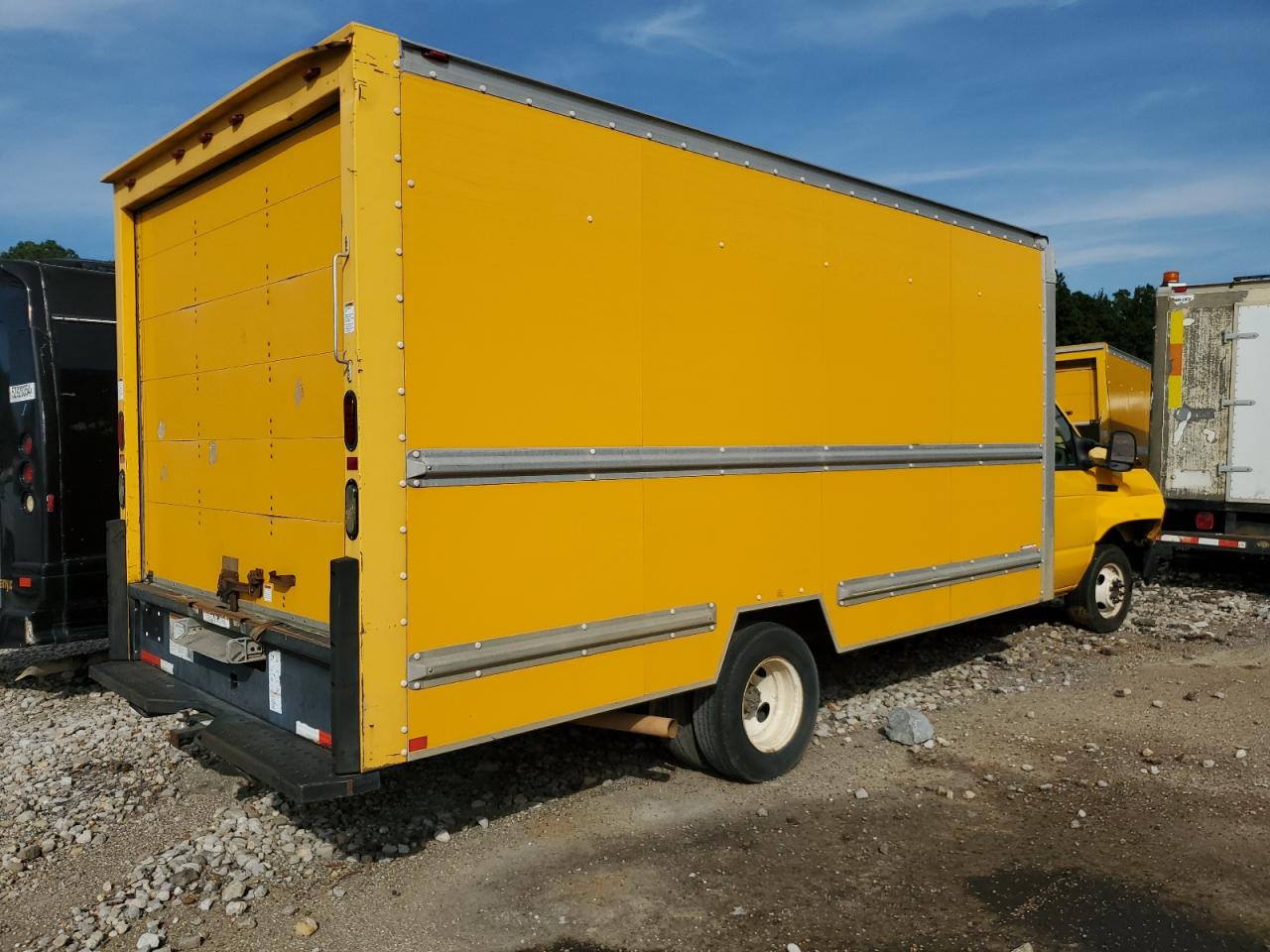 2012 Ford Econoline E350 Super Duty Cutaway Van Yellow vin: 1FDWE3FS8CDA63216