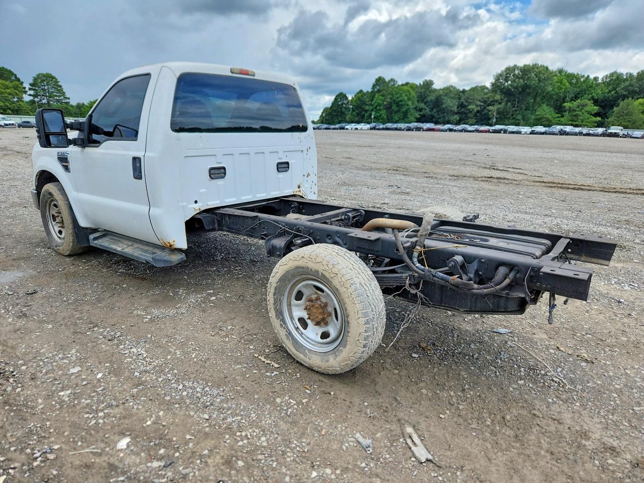 2010 Ford F350 Super Duty White vin: 1FDWF3E58AEA60008