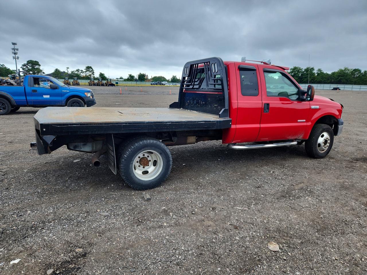 2005 Ford F350 Super Duty Red vin: 1FDWX37P65EB06548