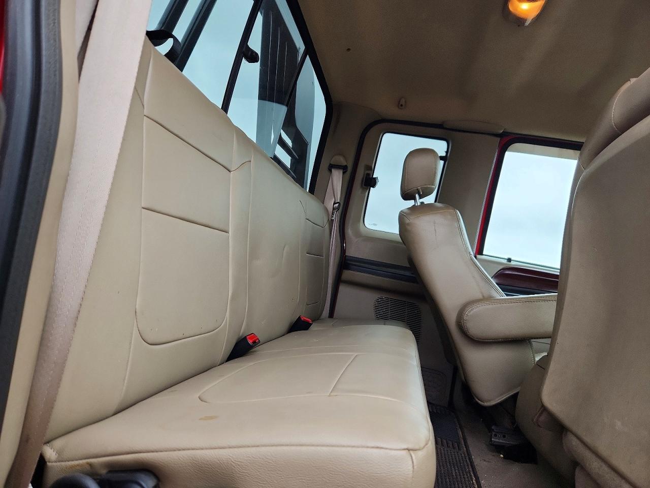 2005 Ford F350 Super Duty Red vin: 1FDWX37P65EB06548