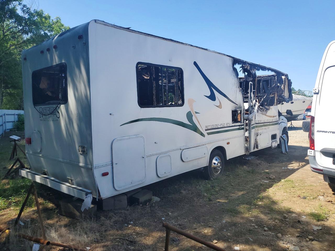 2000 Ford E450 White vin: 1FDXE4555YHA13014