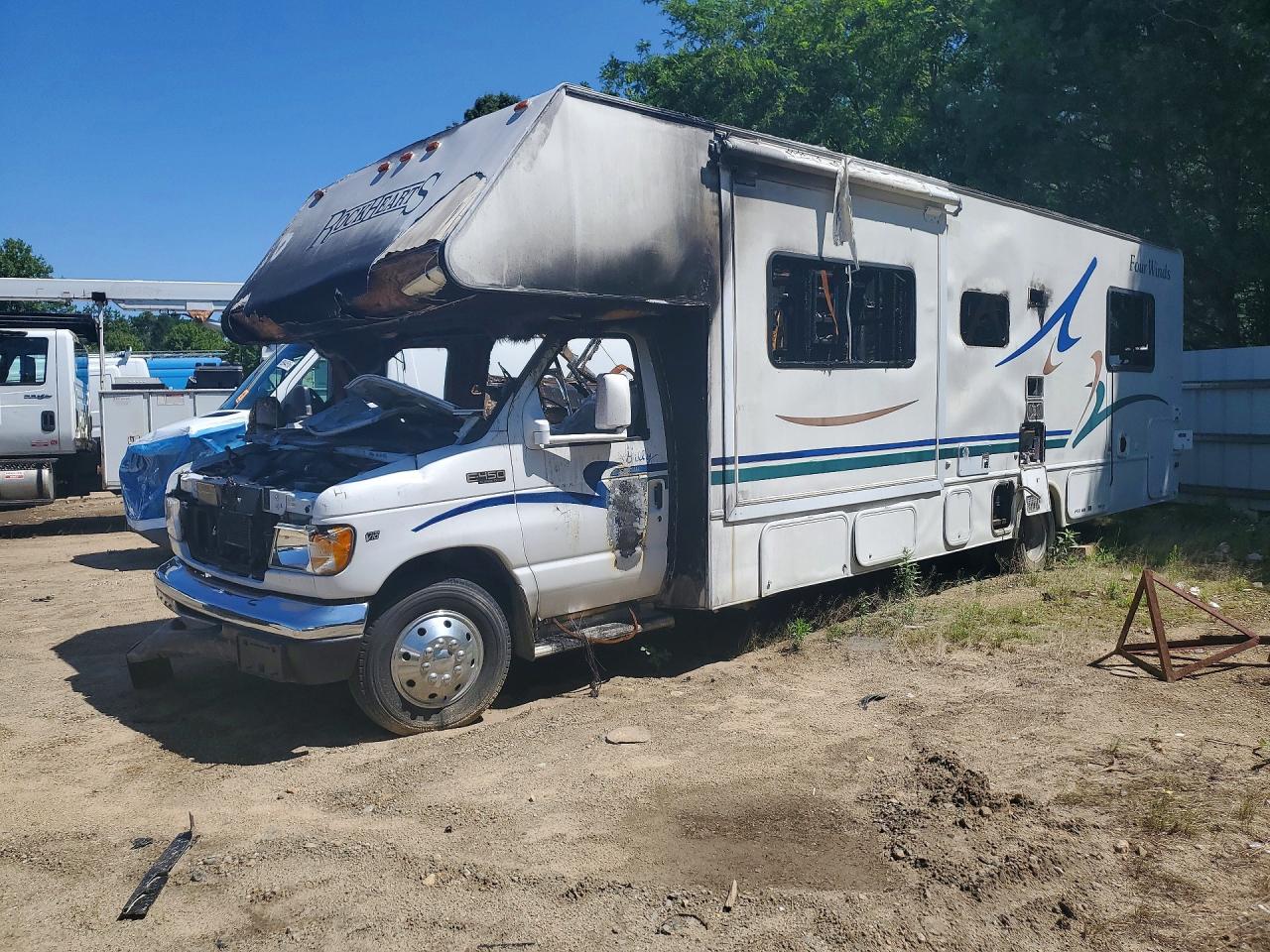 2000 Ford E450 White vin: 1FDXE4555YHA13014
